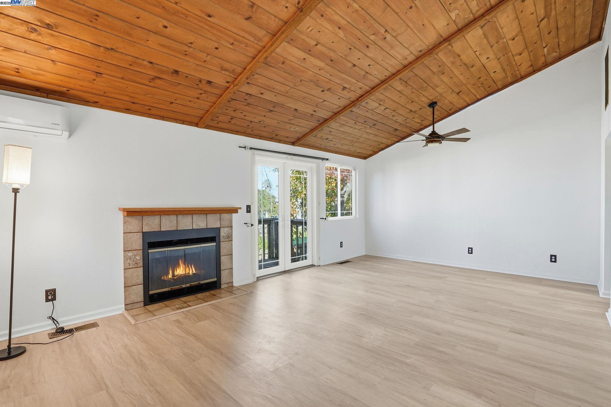 Detail Gallery Image 17 of 48 For 1820 Dalessi Ln, Pinole,  CA 94564 - 2 Beds | 2/1 Baths