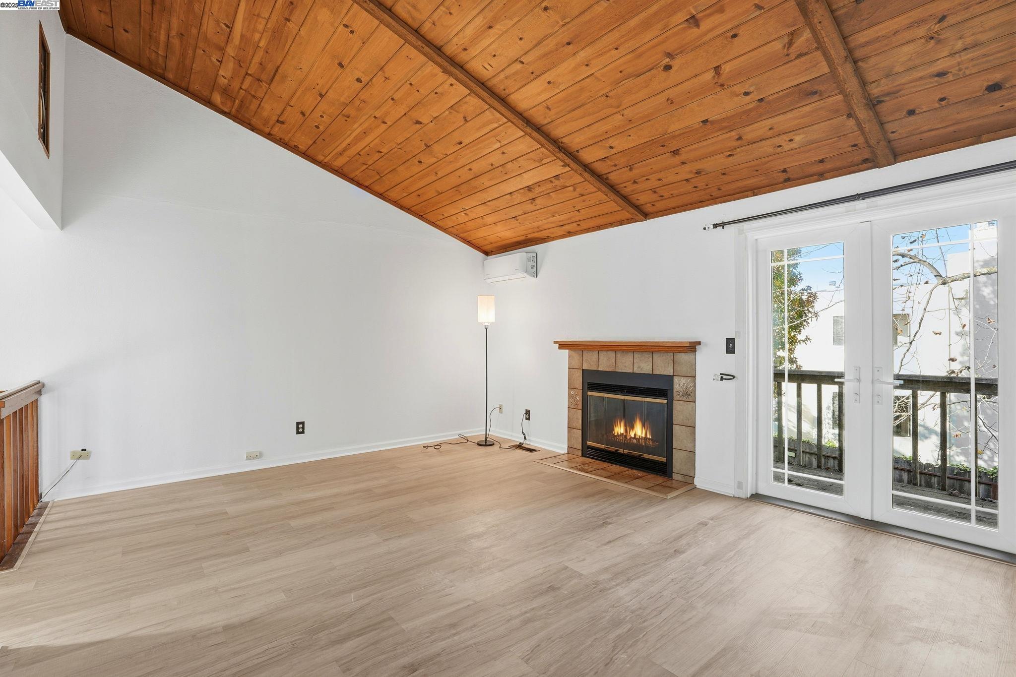 Detail Gallery Image 19 of 48 For 1820 Dalessi Ln, Pinole,  CA 94564 - 2 Beds | 2/1 Baths