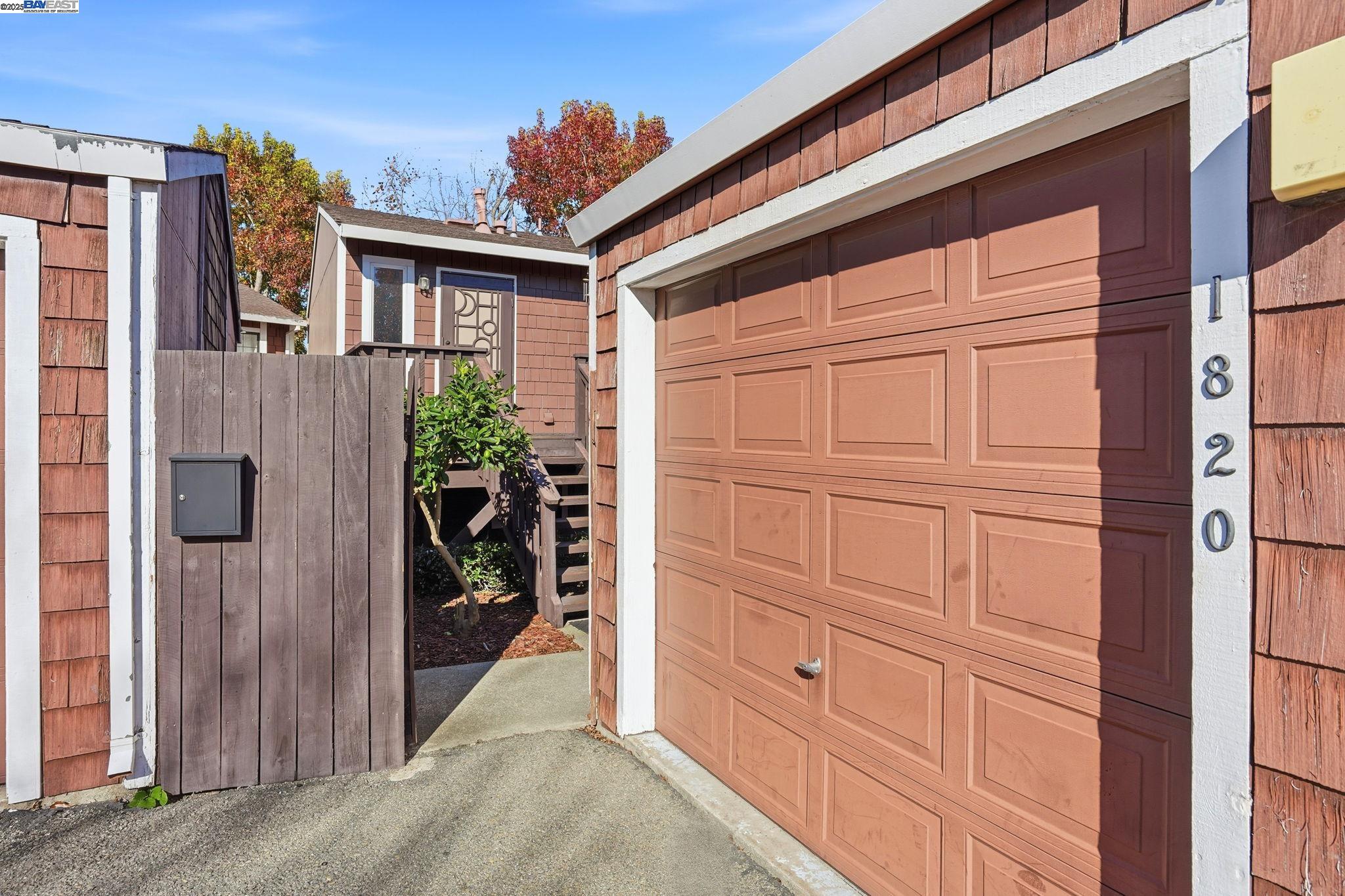 Detail Gallery Image 3 of 48 For 1820 Dalessi Ln, Pinole,  CA 94564 - 2 Beds | 2/1 Baths