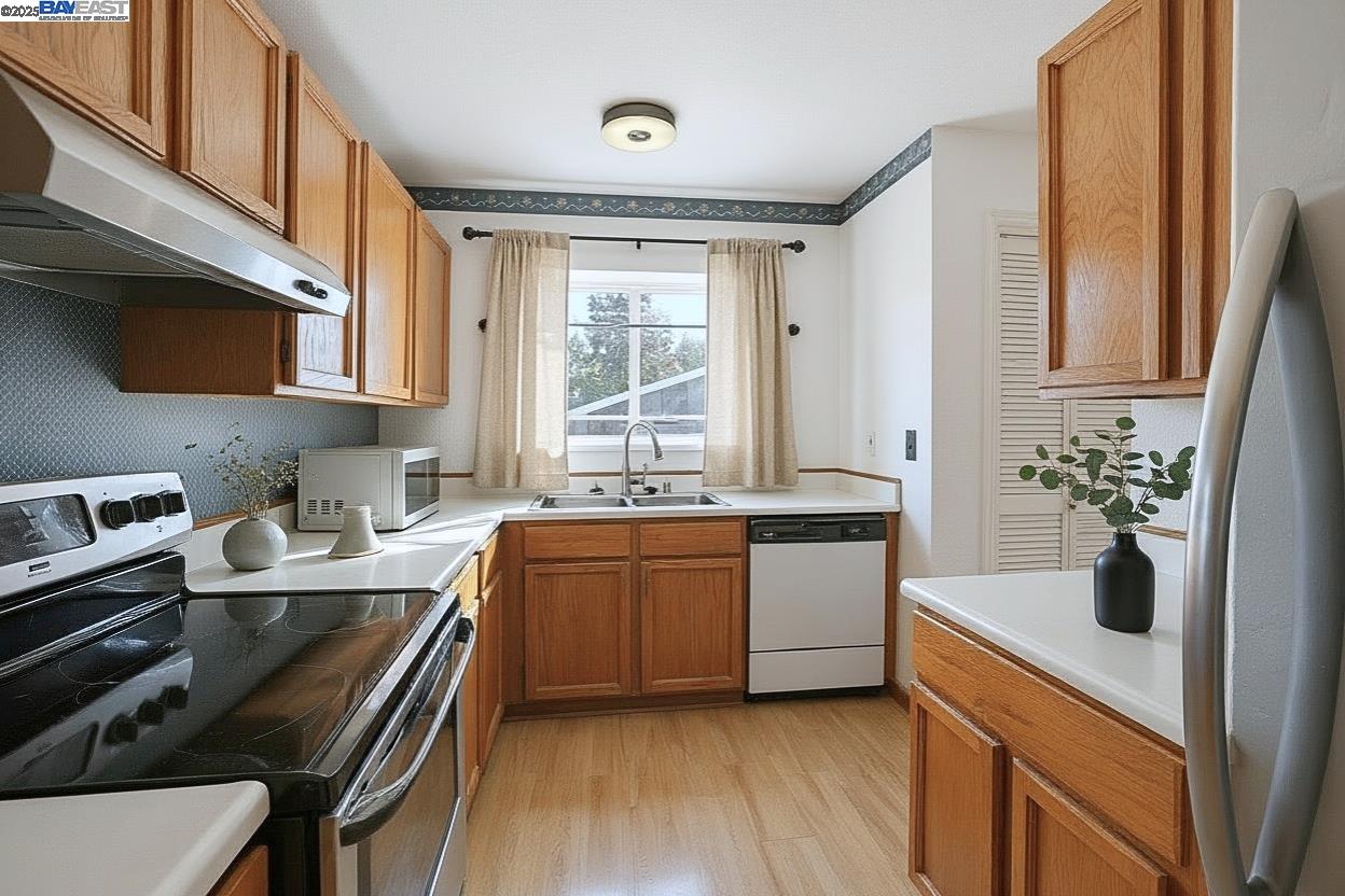 Detail Gallery Image 26 of 48 For 1820 Dalessi Ln, Pinole,  CA 94564 - 2 Beds | 2/1 Baths