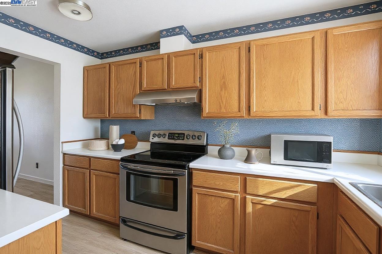 Detail Gallery Image 28 of 48 For 1820 Dalessi Ln, Pinole,  CA 94564 - 2 Beds | 2/1 Baths