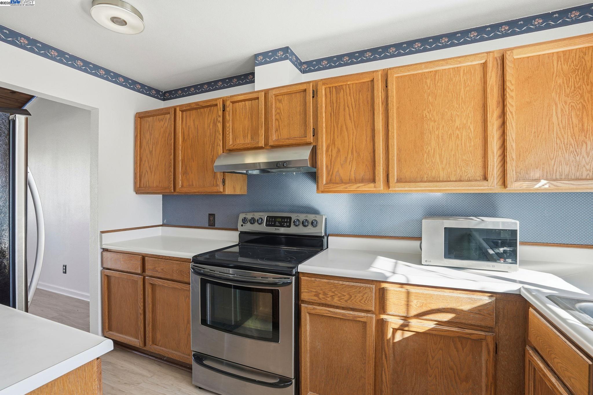 Detail Gallery Image 29 of 48 For 1820 Dalessi Ln, Pinole,  CA 94564 - 2 Beds | 2/1 Baths