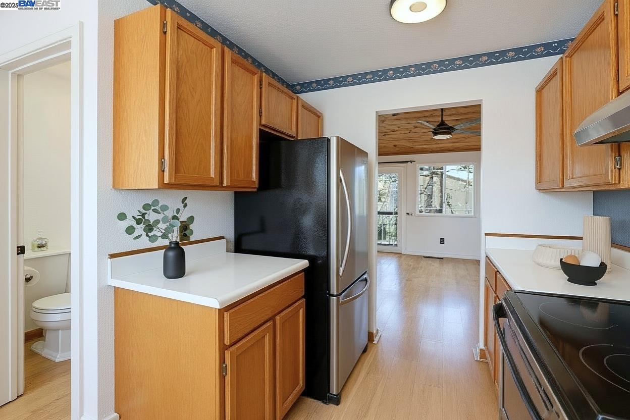 Detail Gallery Image 30 of 48 For 1820 Dalessi Ln, Pinole,  CA 94564 - 2 Beds | 2/1 Baths