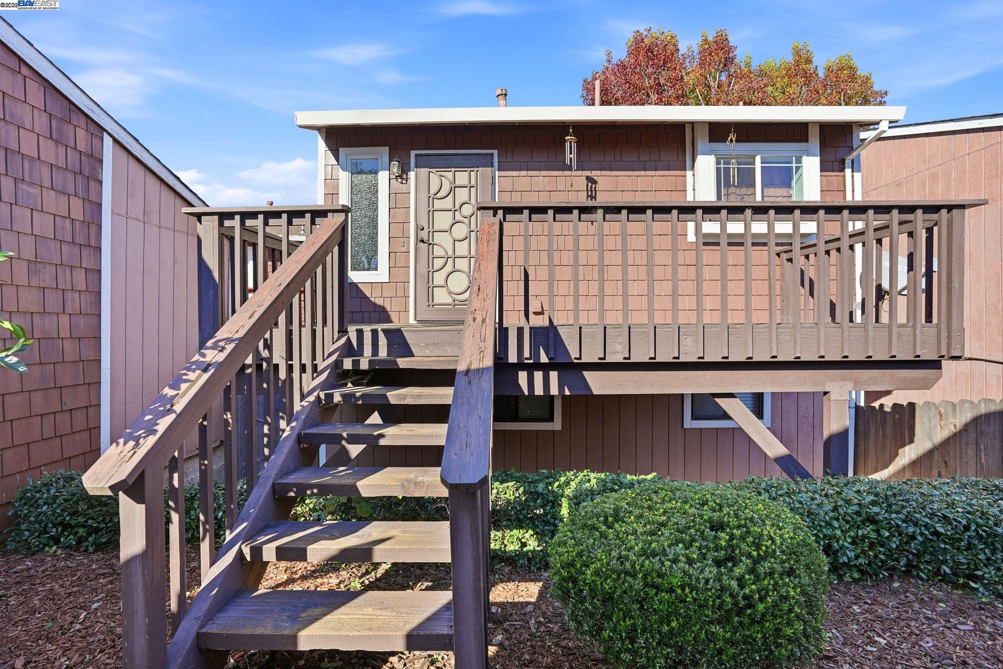 Detail Gallery Image 4 of 48 For 1820 Dalessi Ln, Pinole,  CA 94564 - 2 Beds | 2/1 Baths