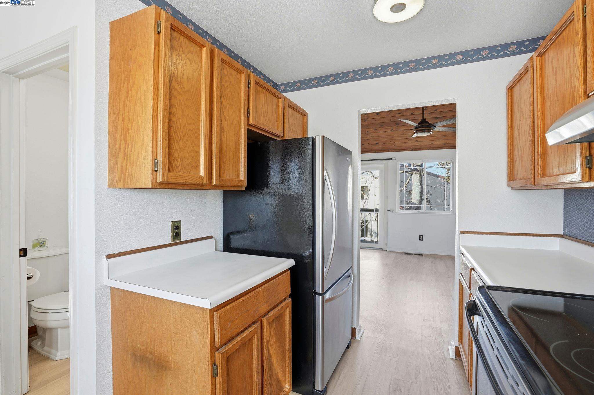 Detail Gallery Image 31 of 48 For 1820 Dalessi Ln, Pinole,  CA 94564 - 2 Beds | 2/1 Baths