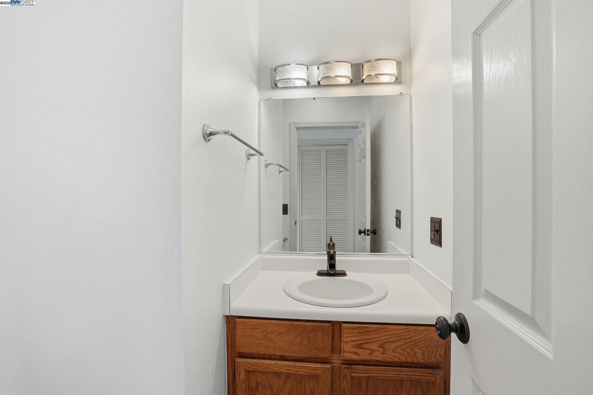 Detail Gallery Image 33 of 48 For 1820 Dalessi Ln, Pinole,  CA 94564 - 2 Beds | 2/1 Baths