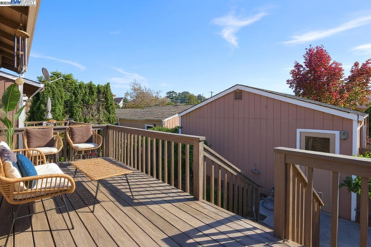 Detail Gallery Image 7 of 48 For 1820 Dalessi Ln, Pinole,  CA 94564 - 2 Beds | 2/1 Baths