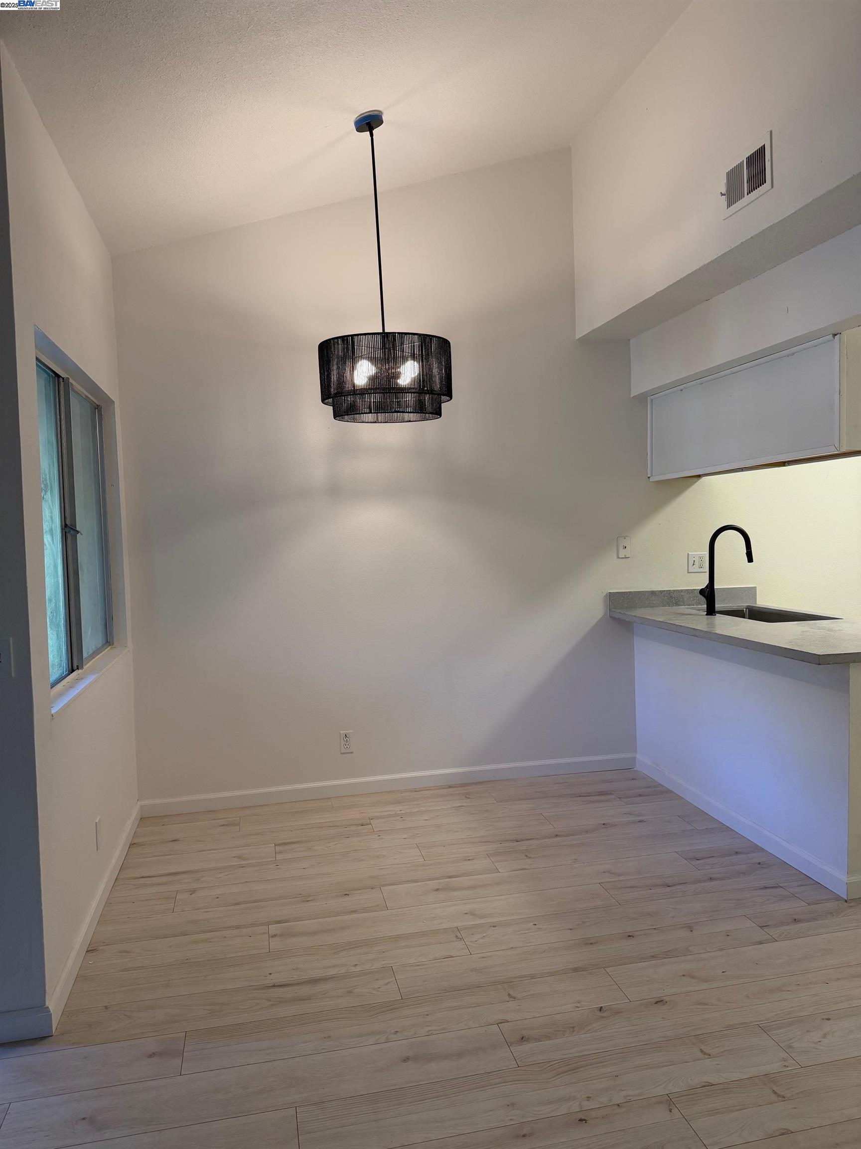 Detail Gallery Image 3 of 9 For 5425 Concord Blvd #G8,  Concord,  CA 94521 - 2 Beds | 1 Baths