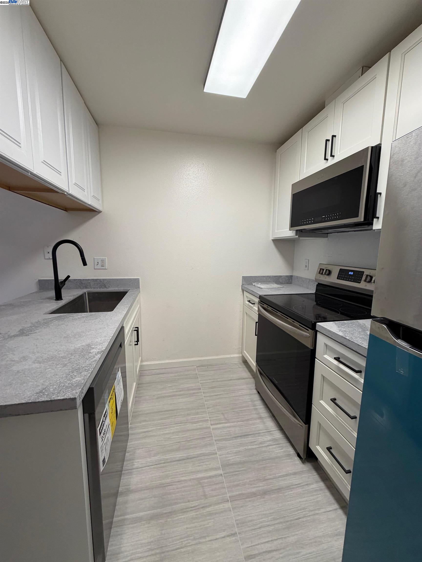 Detail Gallery Image 4 of 9 For 5425 Concord Blvd #G8,  Concord,  CA 94521 - 2 Beds | 1 Baths