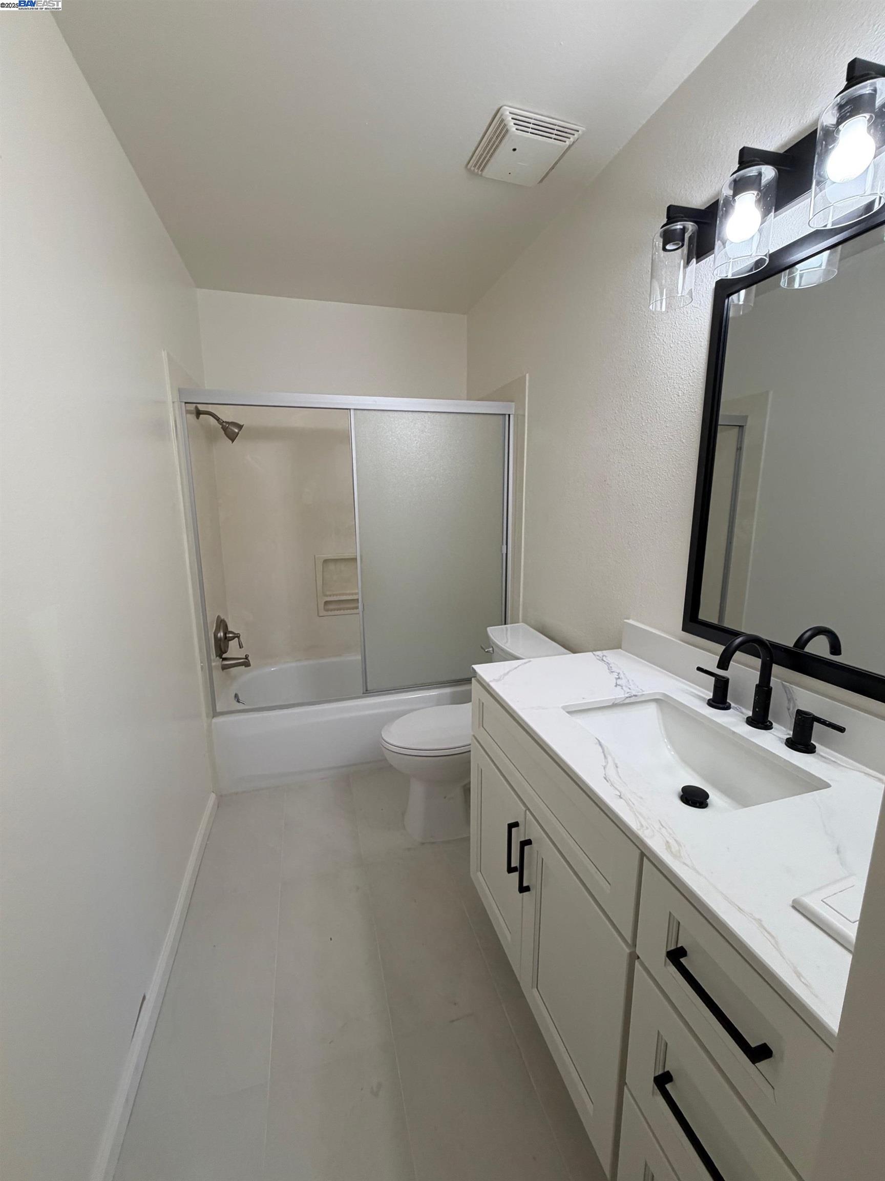 Detail Gallery Image 8 of 9 For 5425 Concord Blvd #G8,  Concord,  CA 94521 - 2 Beds | 1 Baths