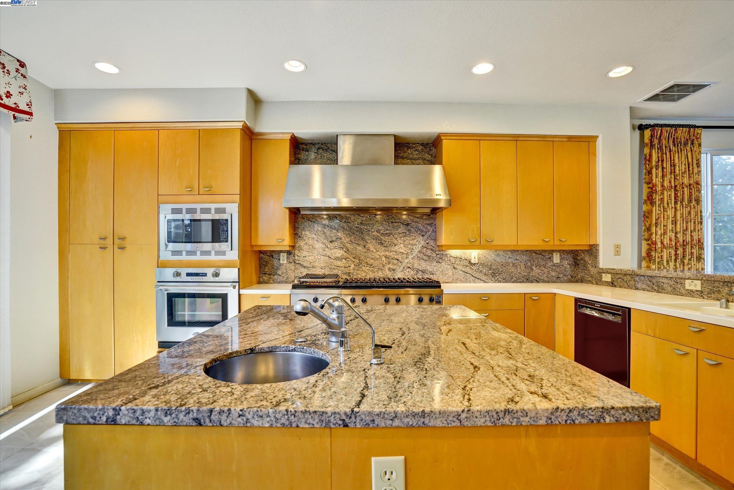 Detail Gallery Image 12 of 32 For 1733 Tourmaline Ct, Livermore,  CA 94550 - 5 Beds | 3 Baths