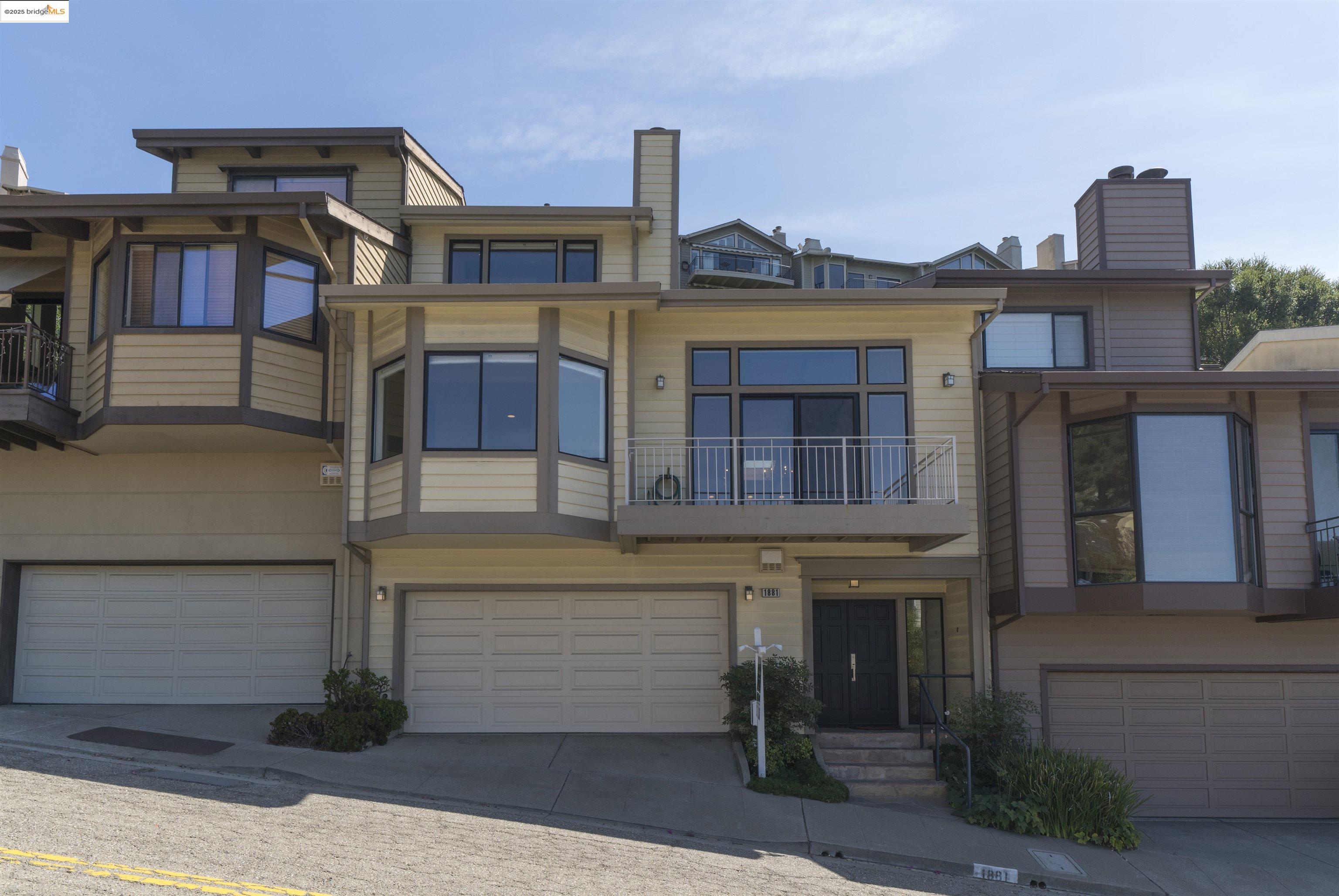 Detail Gallery Image 2 of 54 For 1881 Grand View Drive, Oakland,  CA 94618 - 2 Beds | 2/1 Baths