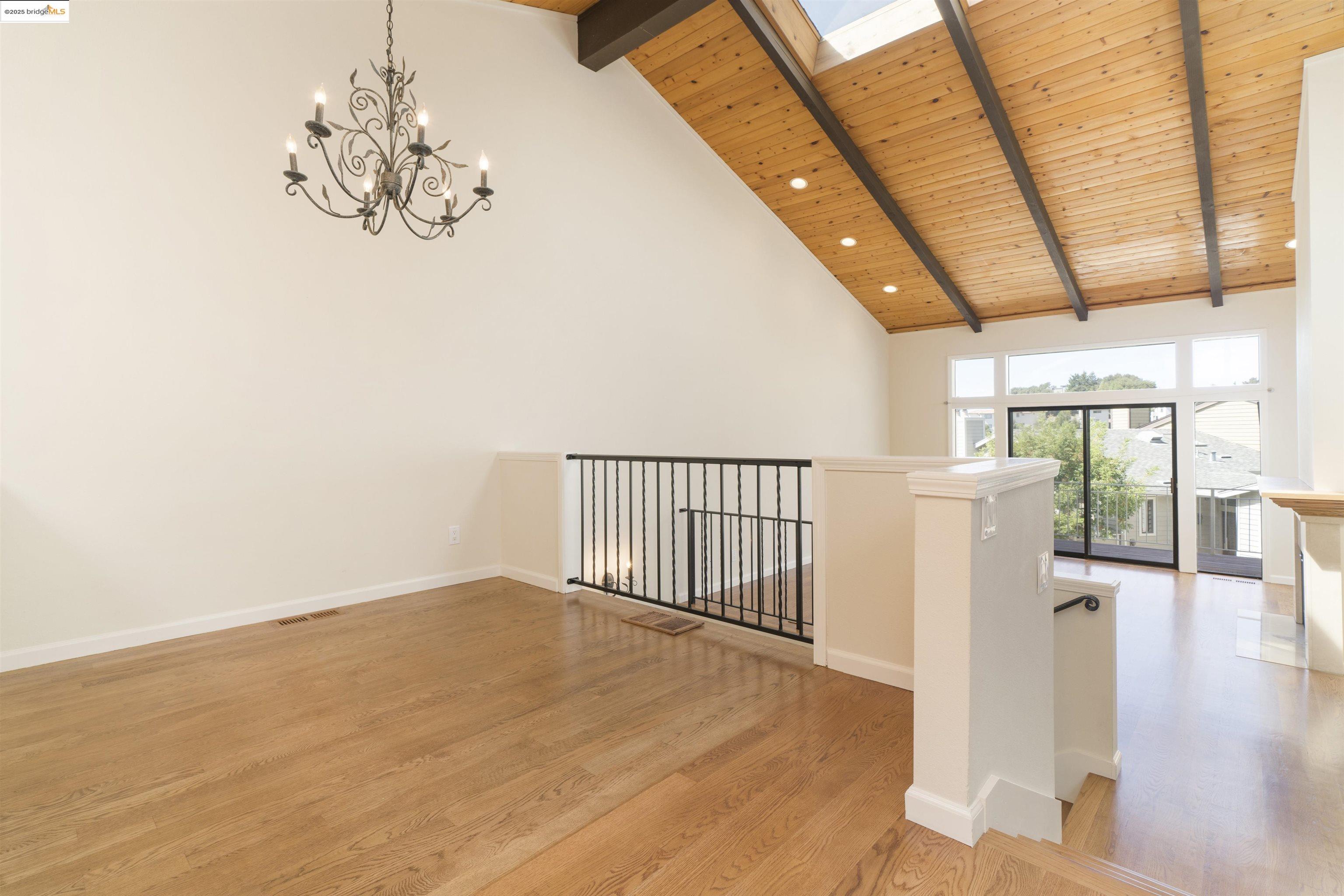 Detail Gallery Image 11 of 54 For 1881 Grand View Drive, Oakland,  CA 94618 - 2 Beds | 2/1 Baths