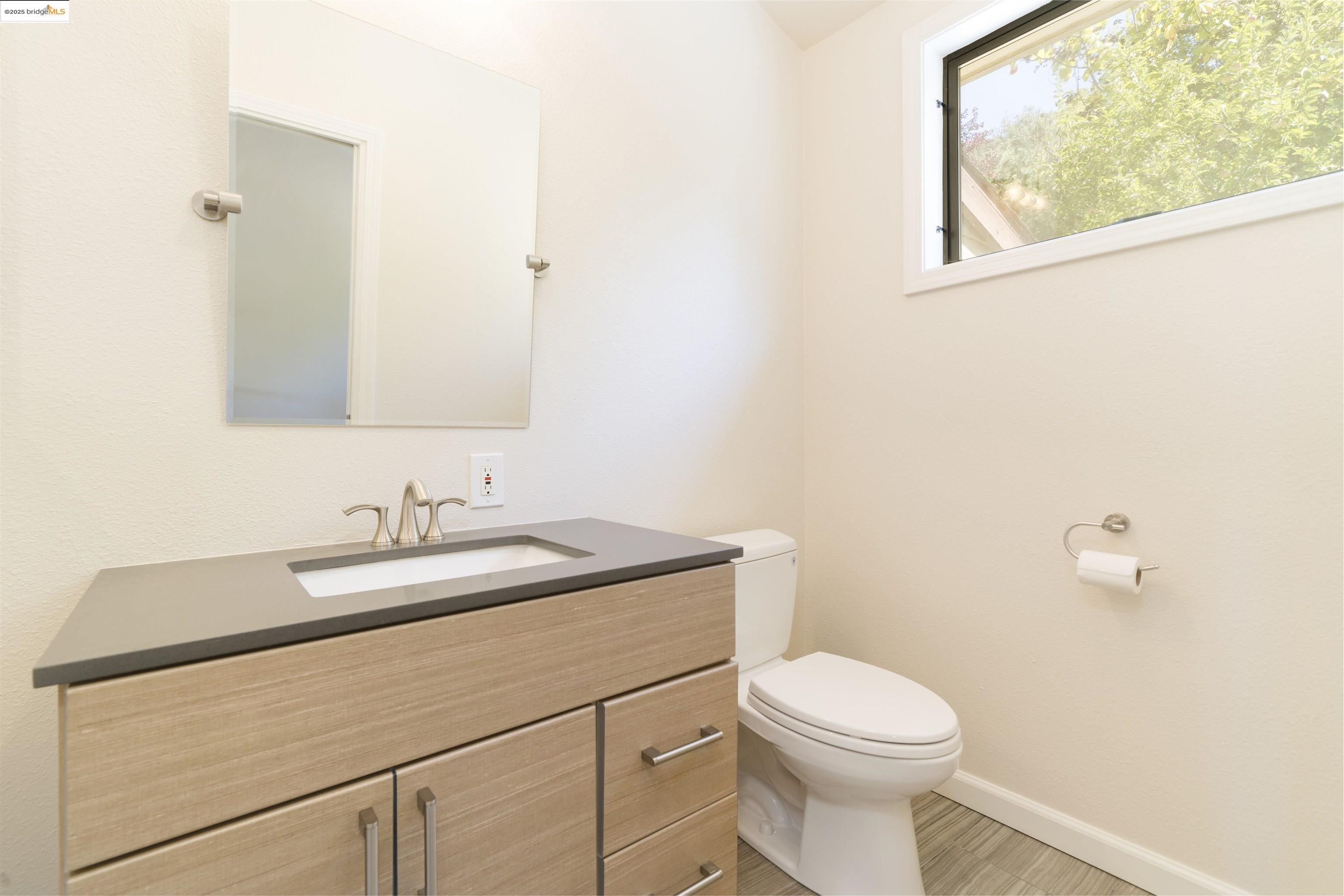 Detail Gallery Image 16 of 54 For 1881 Grand View Drive, Oakland,  CA 94618 - 2 Beds | 2/1 Baths