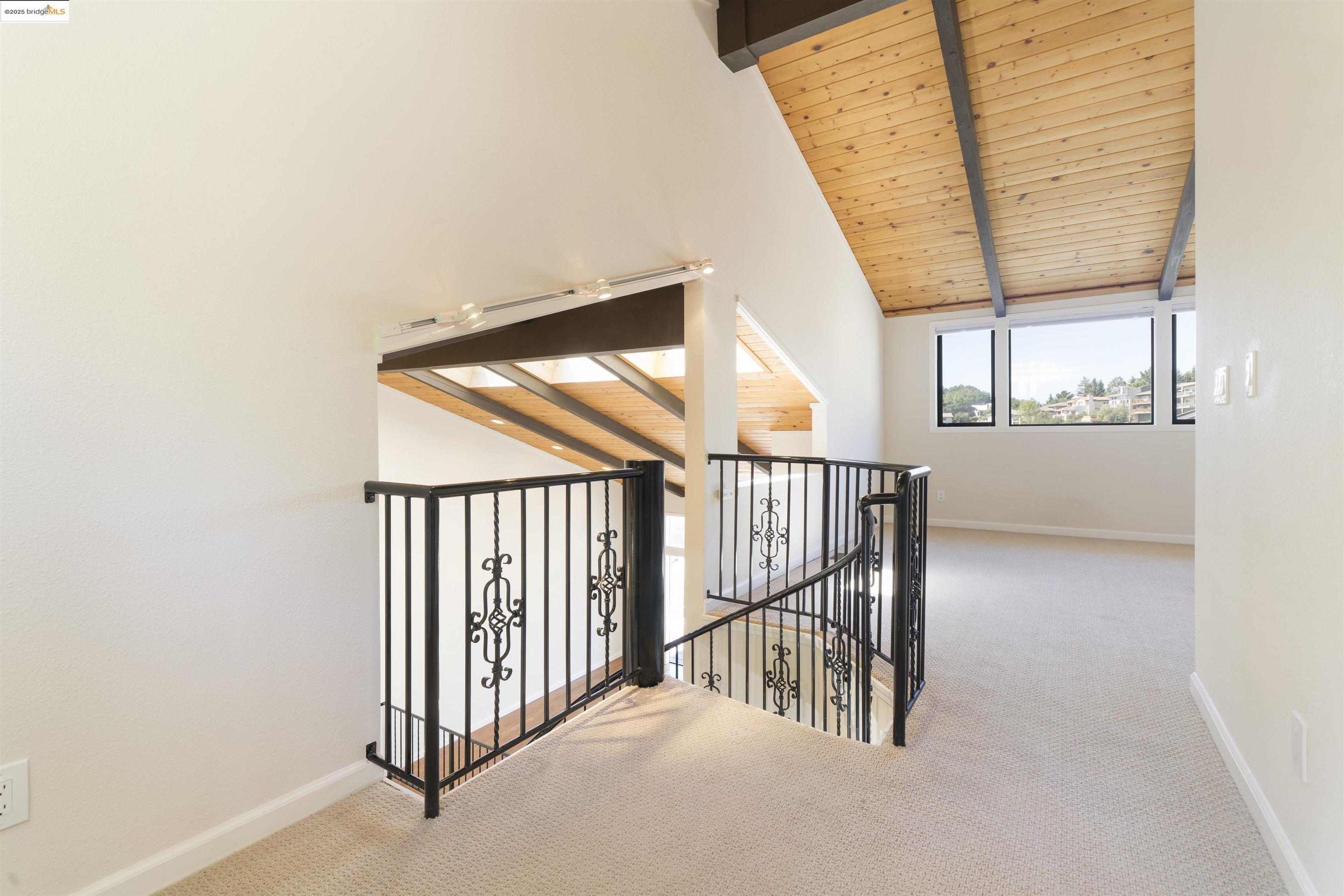 Detail Gallery Image 20 of 54 For 1881 Grand View Drive, Oakland,  CA 94618 - 2 Beds | 2/1 Baths