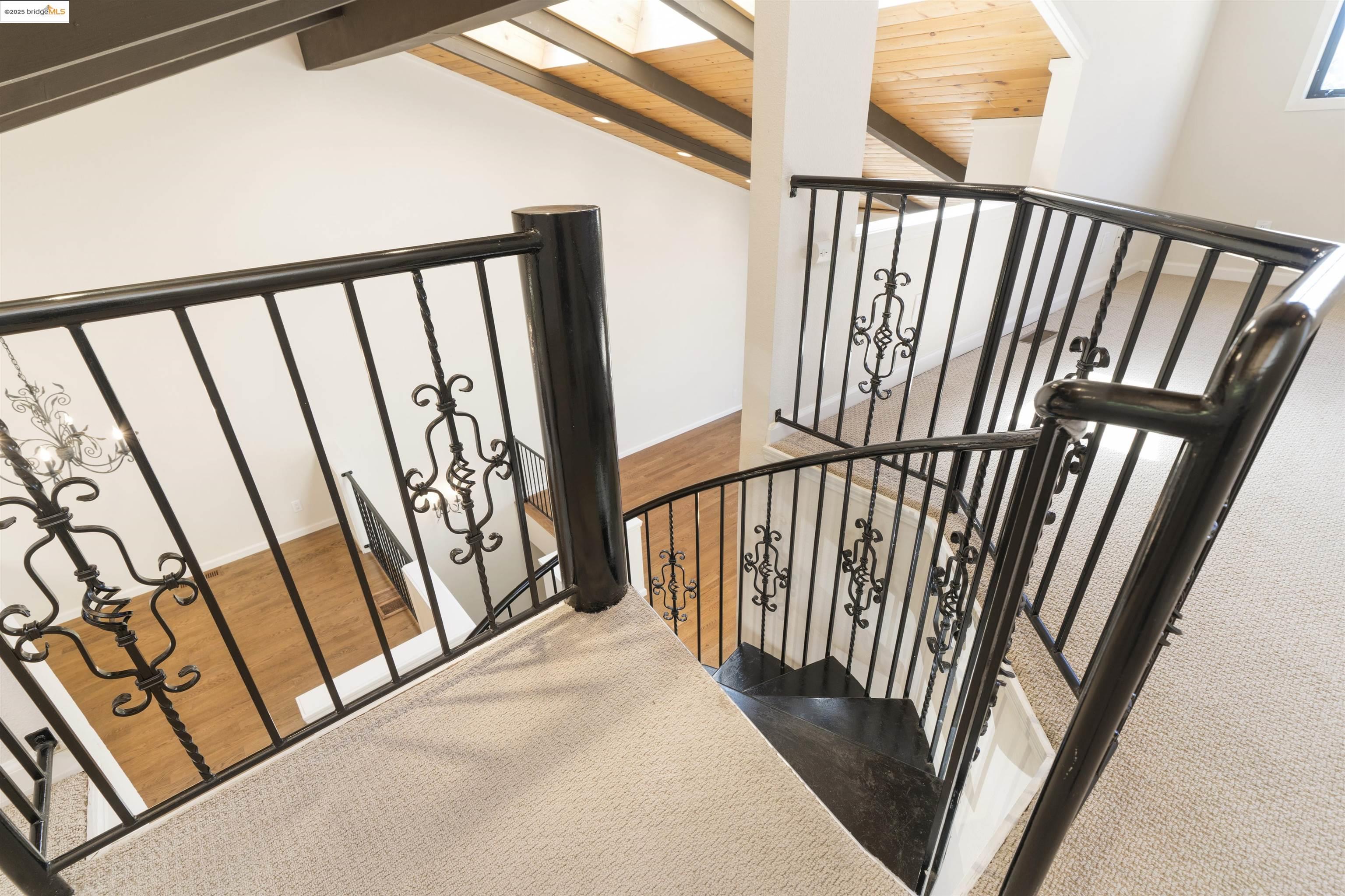 Detail Gallery Image 20 of 53 For 1881 Grand View Drive, Oakland,  CA 94618 - 2 Beds | 2/1 Baths