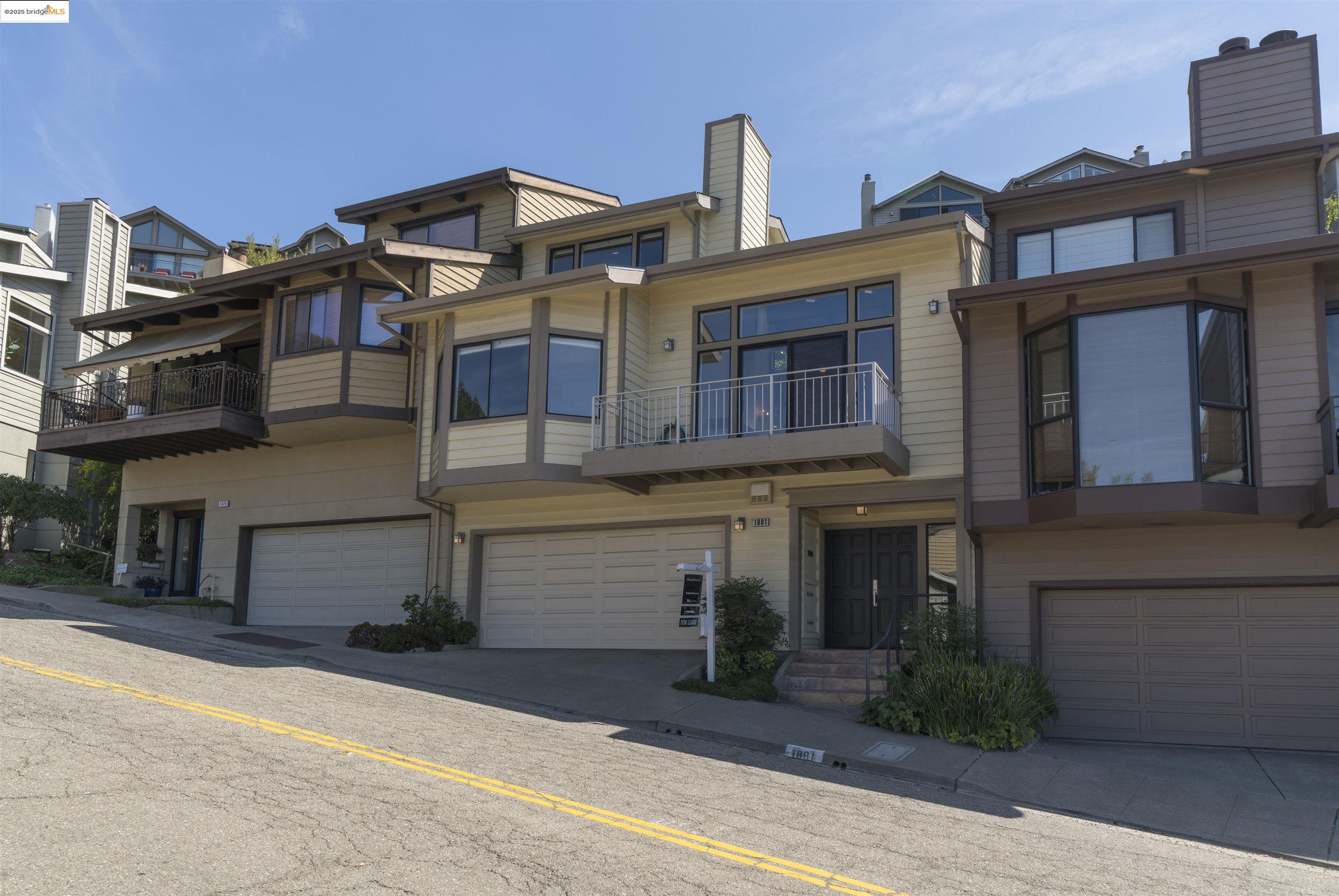 Detail Gallery Image 3 of 53 For 1881 Grand View Drive, Oakland,  CA 94618 - 2 Beds | 2/1 Baths