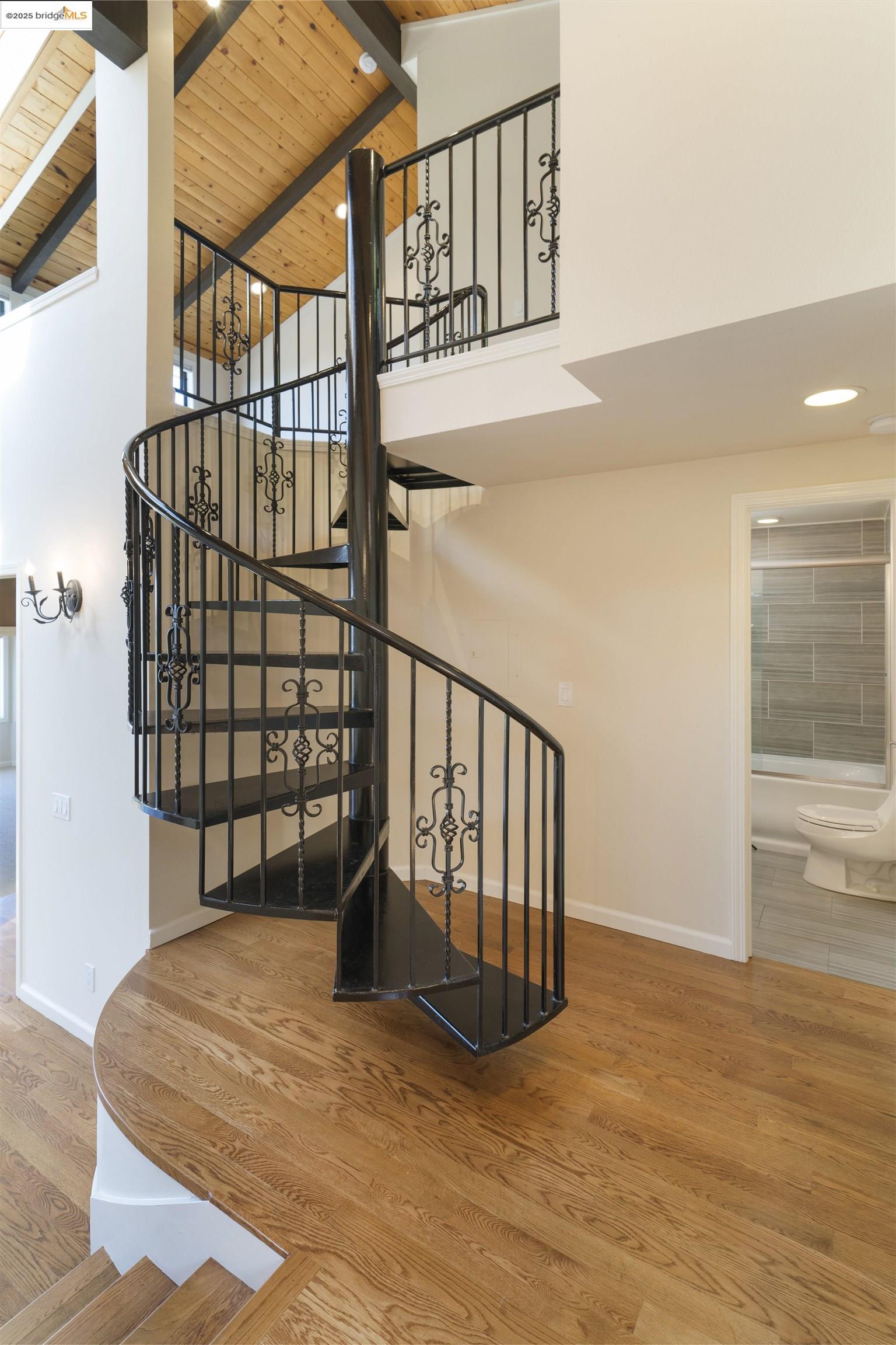 Detail Gallery Image 21 of 53 For 1881 Grand View Drive, Oakland,  CA 94618 - 2 Beds | 2/1 Baths