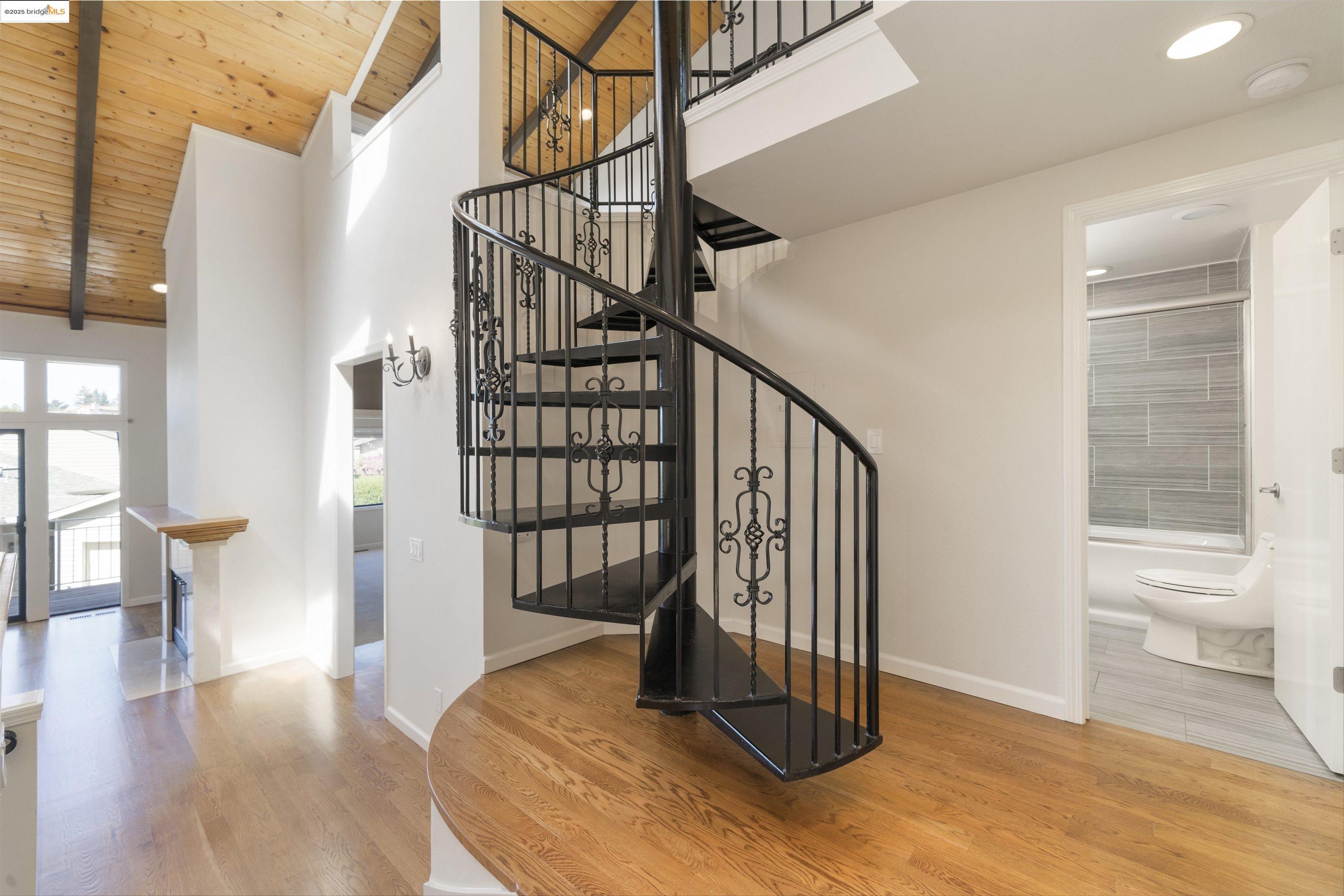 Detail Gallery Image 22 of 53 For 1881 Grand View Drive, Oakland,  CA 94618 - 2 Beds | 2/1 Baths