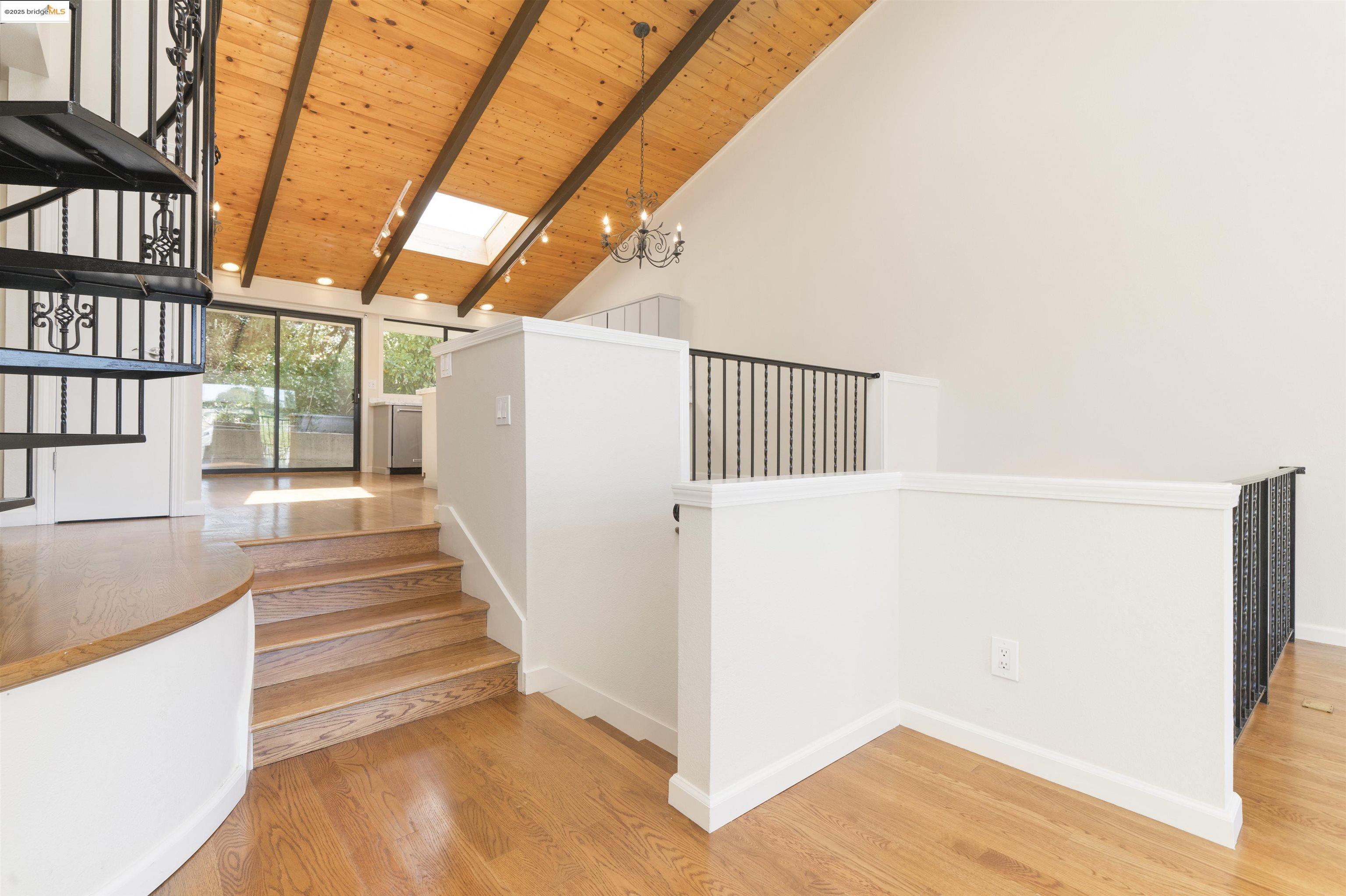 Detail Gallery Image 23 of 53 For 1881 Grand View Drive, Oakland,  CA 94618 - 2 Beds | 2/1 Baths