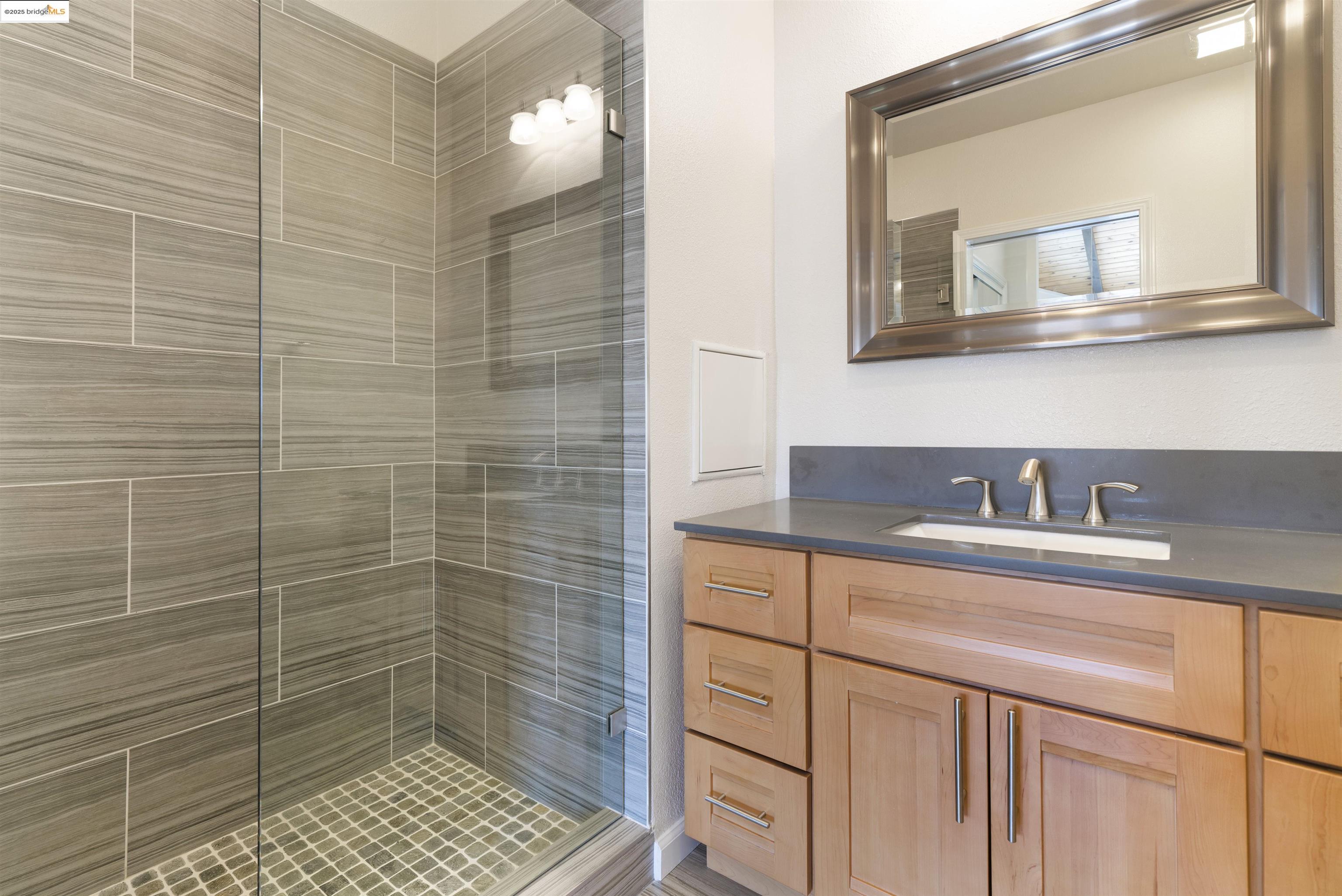 Detail Gallery Image 29 of 53 For 1881 Grand View Drive, Oakland,  CA 94618 - 2 Beds | 2/1 Baths