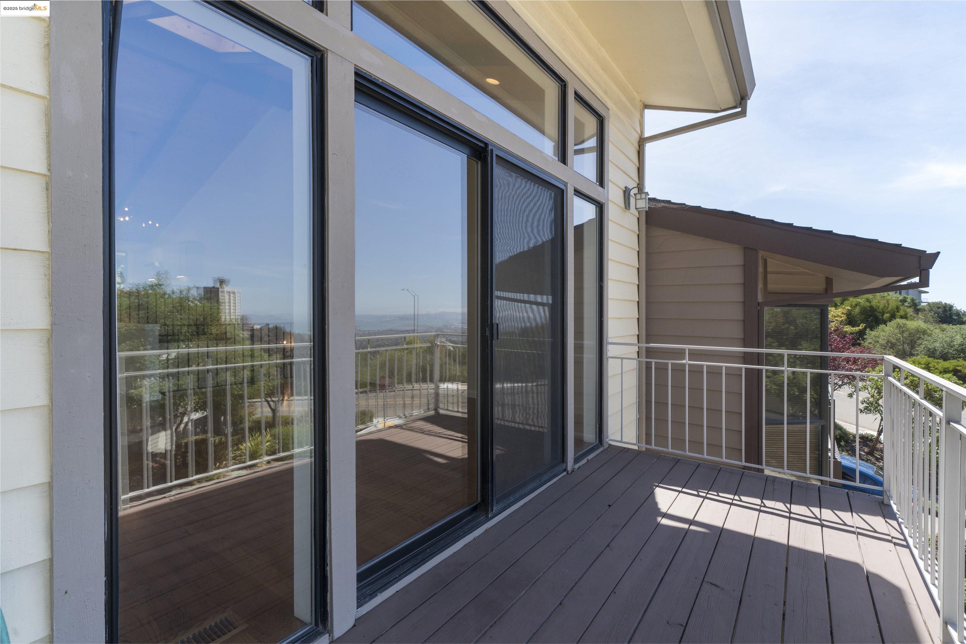 Detail Gallery Image 33 of 53 For 1881 Grand View Drive, Oakland,  CA 94618 - 2 Beds | 2/1 Baths