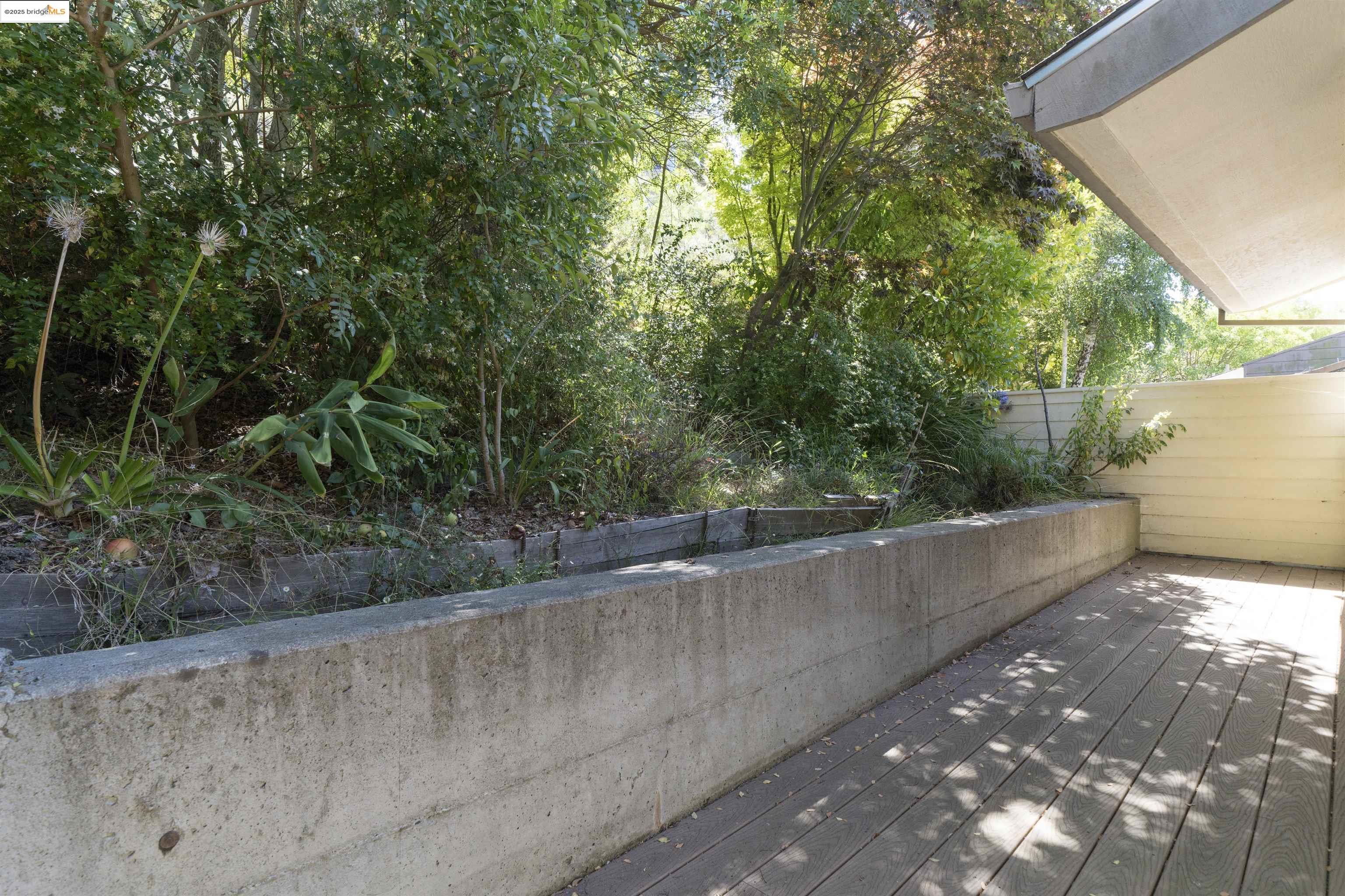 Detail Gallery Image 38 of 53 For 1881 Grand View Drive, Oakland,  CA 94618 - 2 Beds | 2/1 Baths