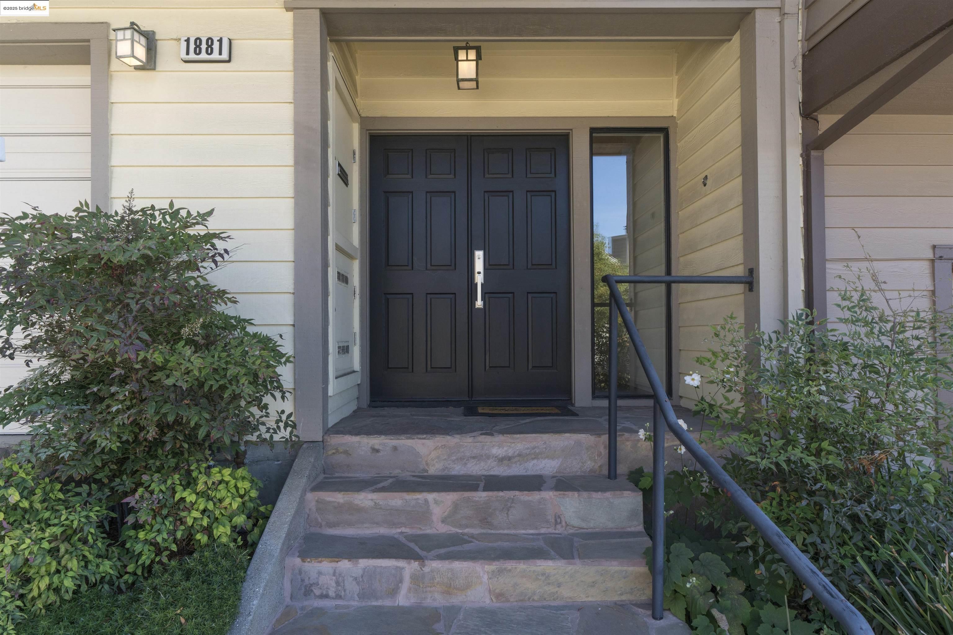 Detail Gallery Image 5 of 54 For 1881 Grand View Drive, Oakland,  CA 94618 - 2 Beds | 2/1 Baths