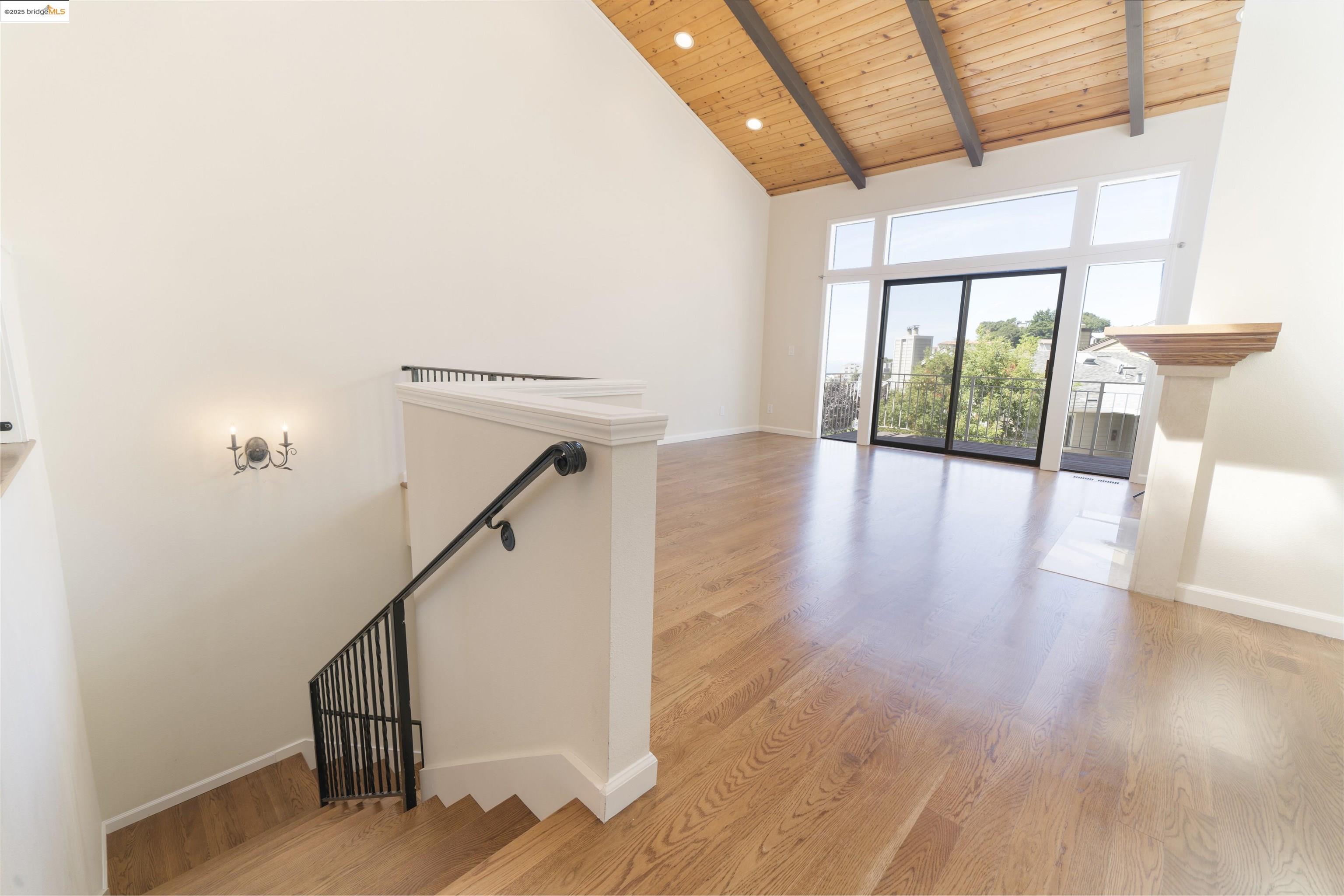 Detail Gallery Image 7 of 54 For 1881 Grand View Drive, Oakland,  CA 94618 - 2 Beds | 2/1 Baths