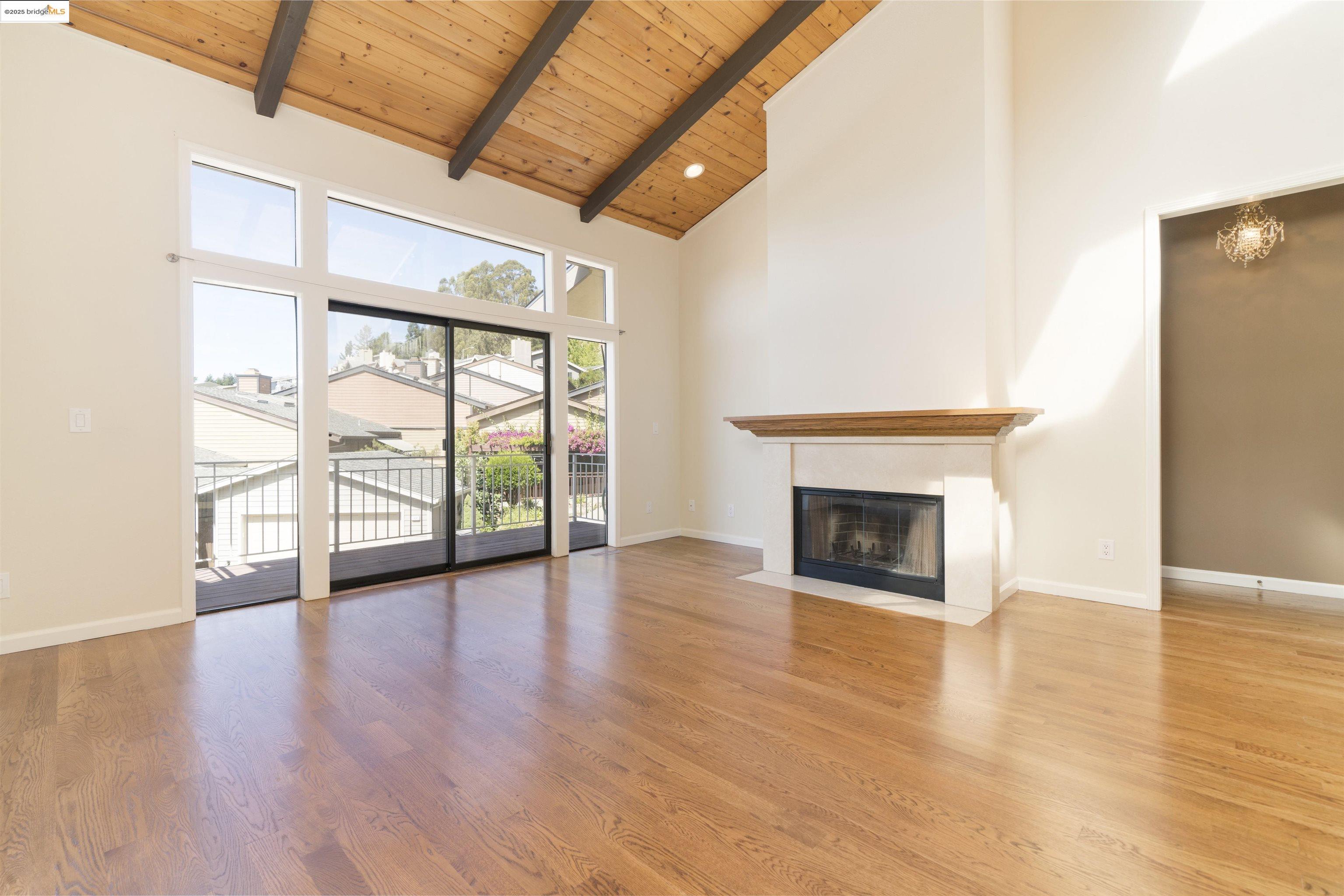 Detail Gallery Image 8 of 53 For 1881 Grand View Drive, Oakland,  CA 94618 - 2 Beds | 2/1 Baths
