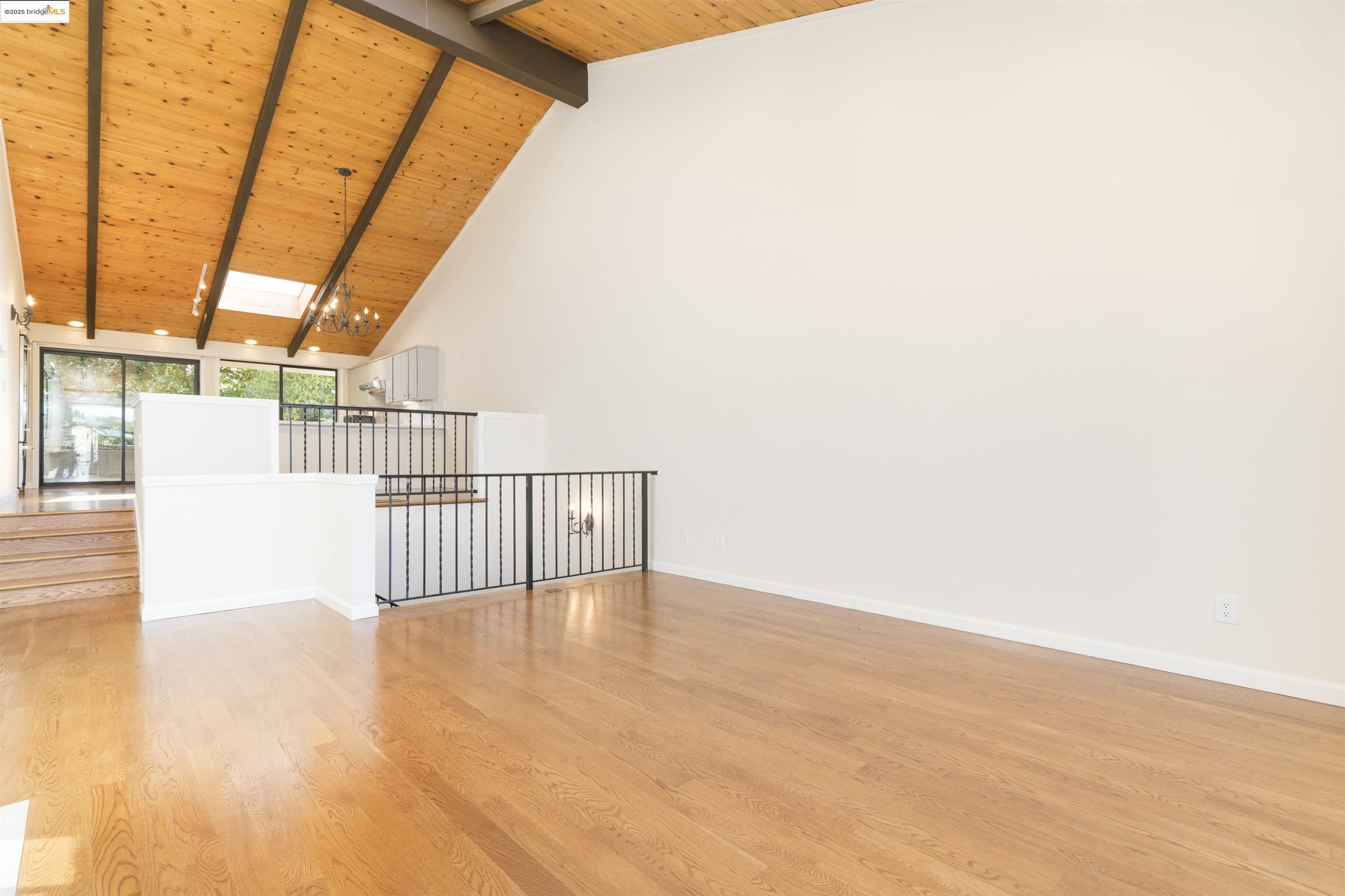 Detail Gallery Image 9 of 53 For 1881 Grand View Drive, Oakland,  CA 94618 - 2 Beds | 2/1 Baths