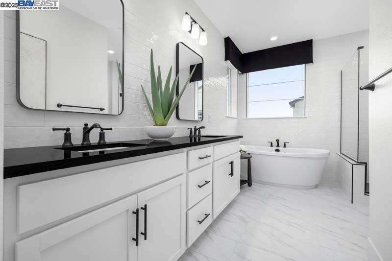 Detail Gallery Image 16 of 19 For 504 E Arabella Way, Mountain House,  CA 95391 - 5 Beds | 4 Baths