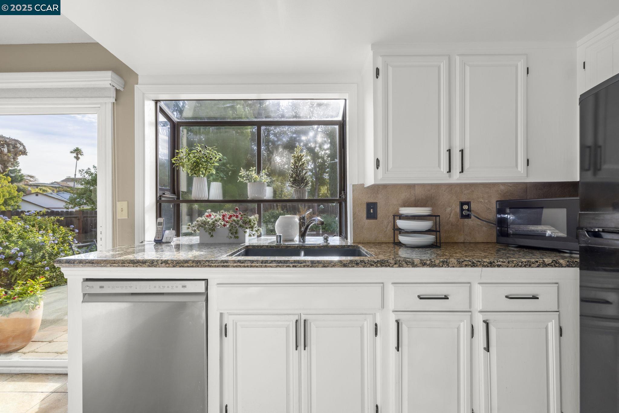 Detail Gallery Image 13 of 46 For 41 Mt Shasta Pl, Clayton,  CA 94517-1515 - 3 Beds | 2 Baths