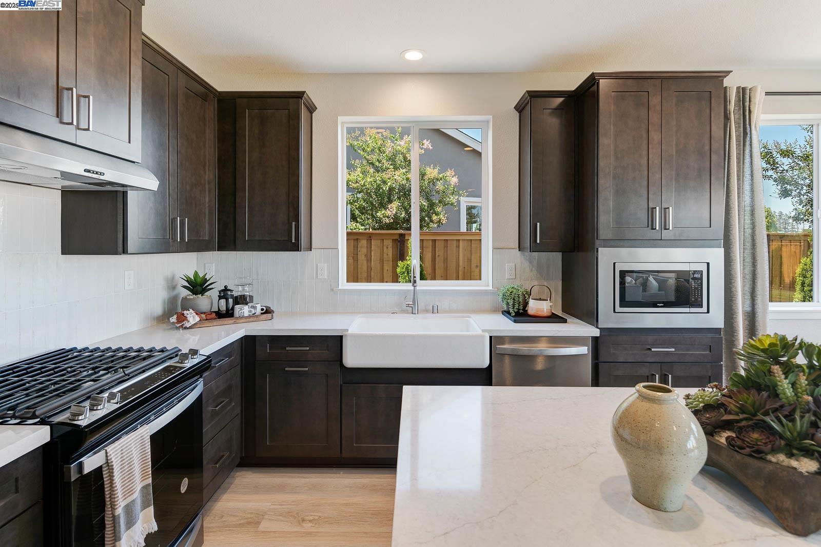 Detail Gallery Image 13 of 30 For 1342 Marceline Drive, Manteca,  CA 95336 - 2 Beds | 2 Baths