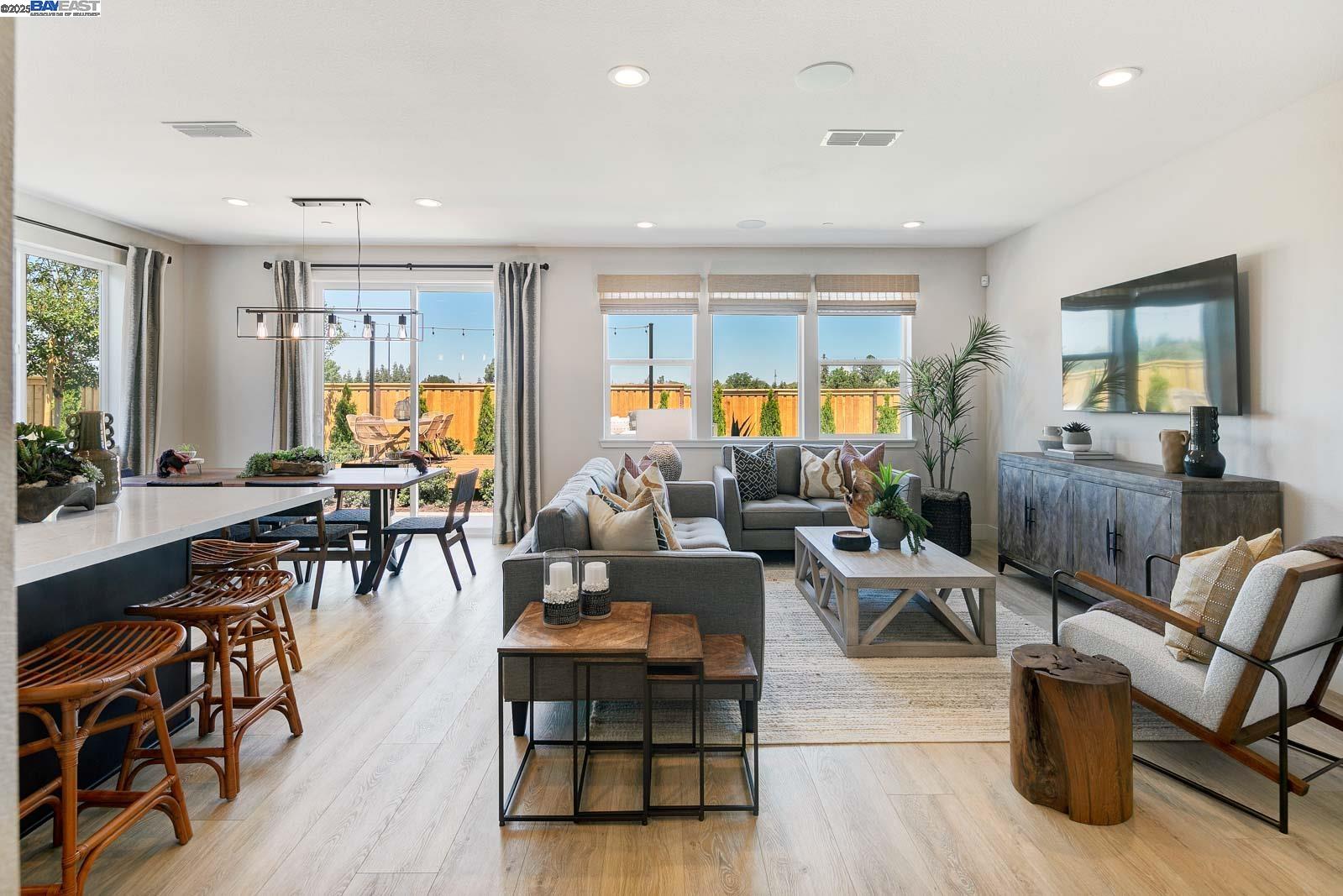 Detail Gallery Image 7 of 30 For 1342 Marceline Drive, Manteca,  CA 95336 - 2 Beds | 2 Baths