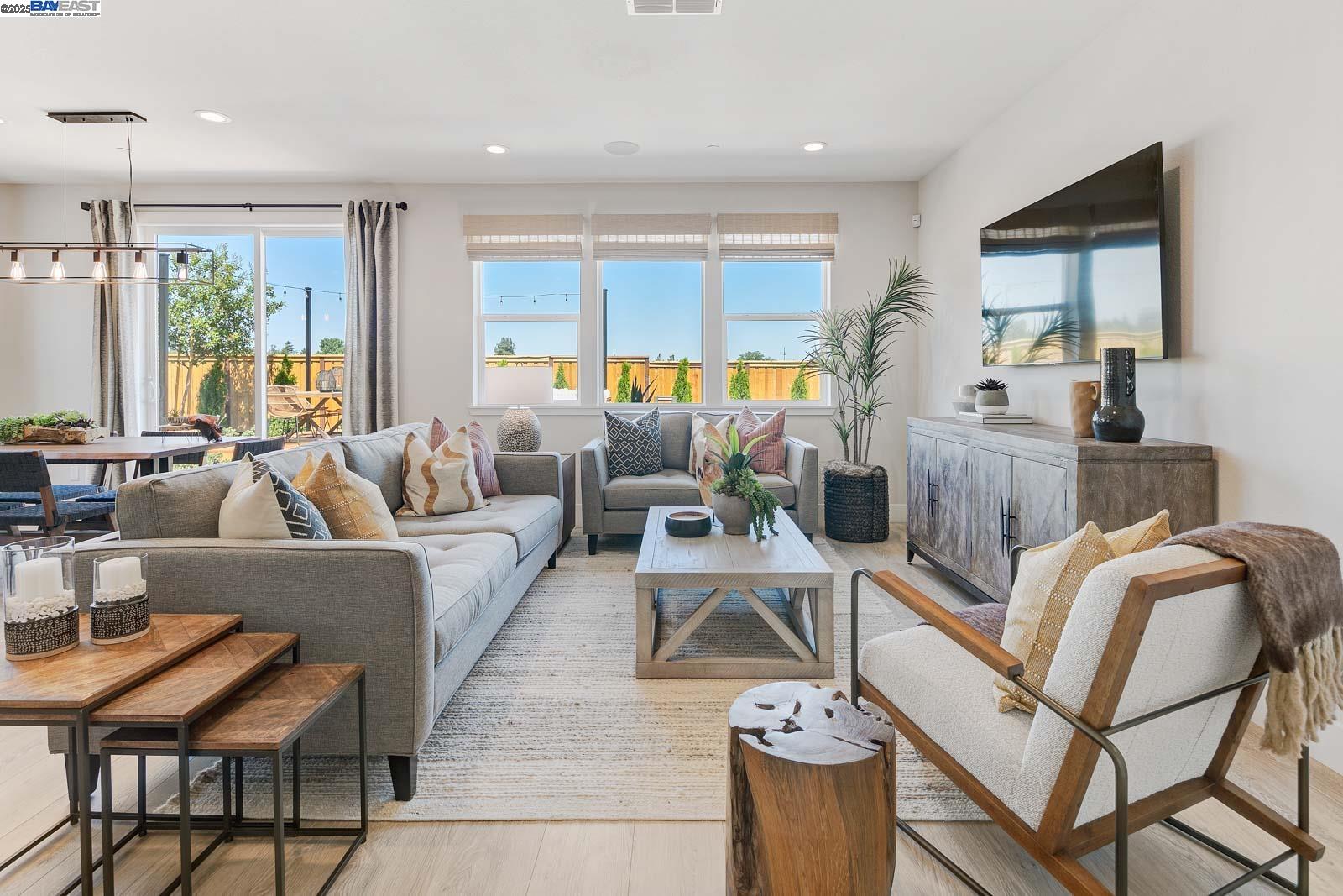 Detail Gallery Image 8 of 30 For 1342 Marceline Drive, Manteca,  CA 95336 - 2 Beds | 2 Baths