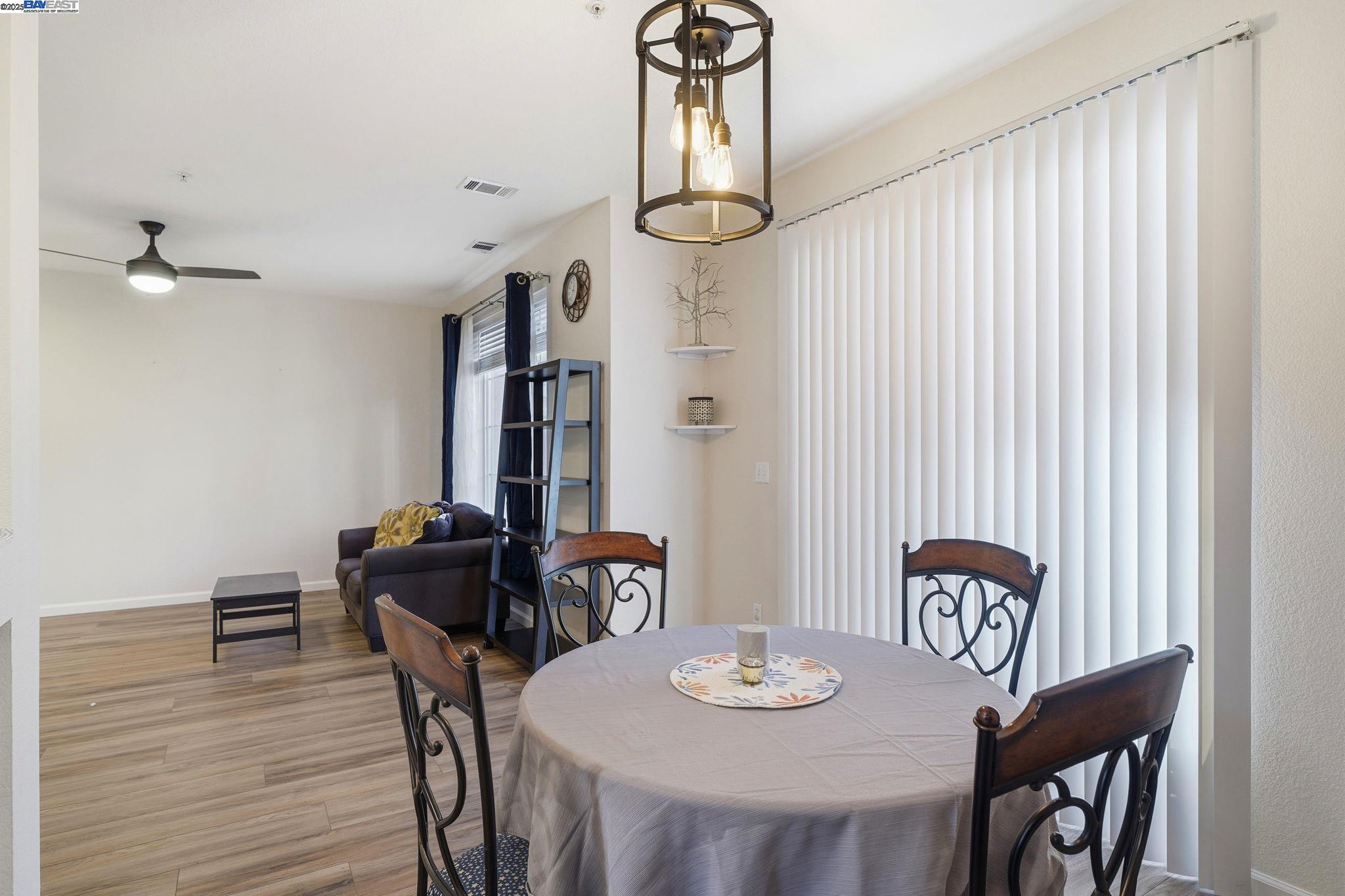 Detail Gallery Image 11 of 18 For 10856 Glengarry Lane, Dublin,  CA 94568 - 2 Beds | 2/1 Baths