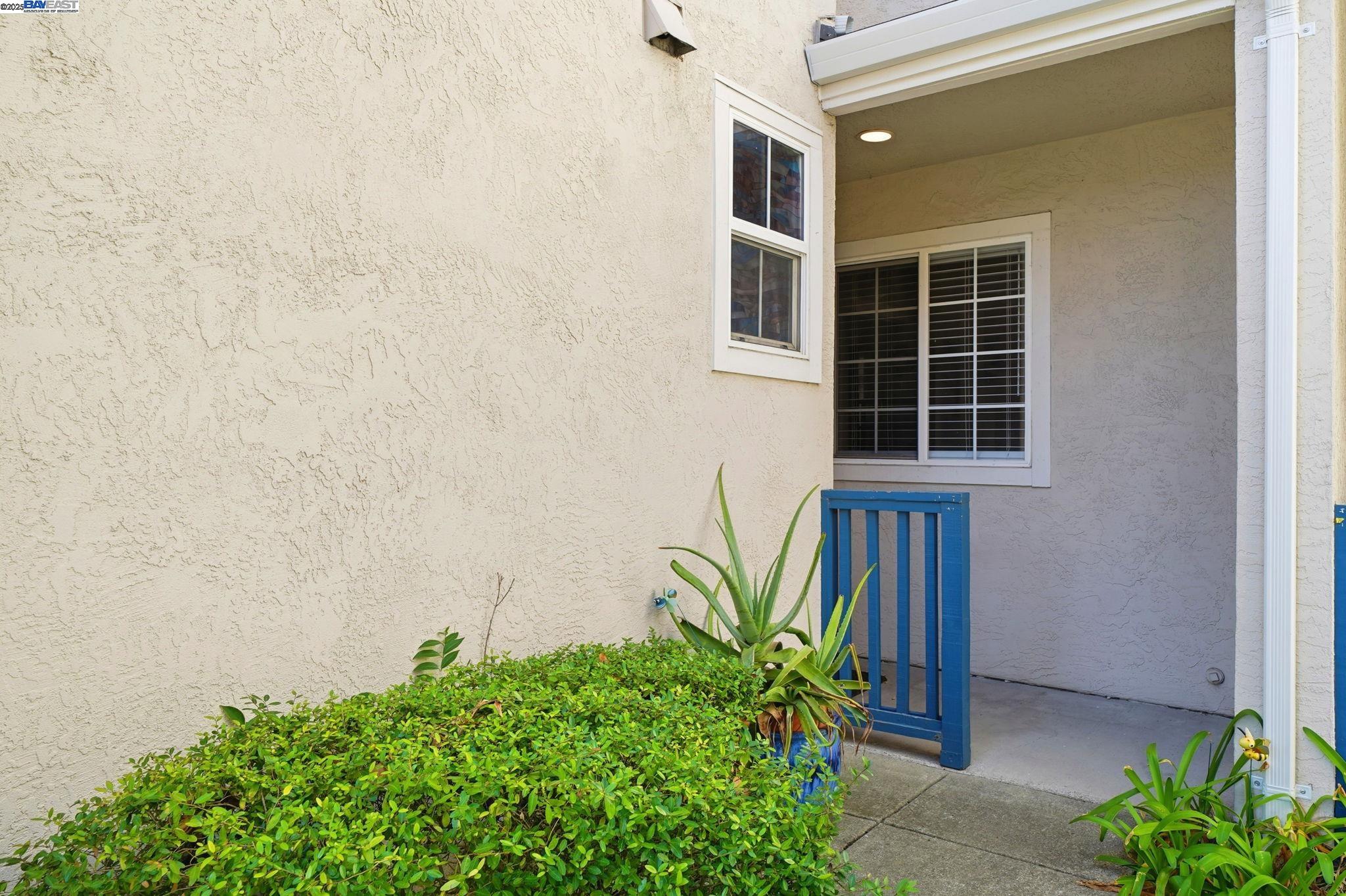 Detail Gallery Image 3 of 18 For 10856 Glengarry Lane, Dublin,  CA 94568 - 2 Beds | 2/1 Baths