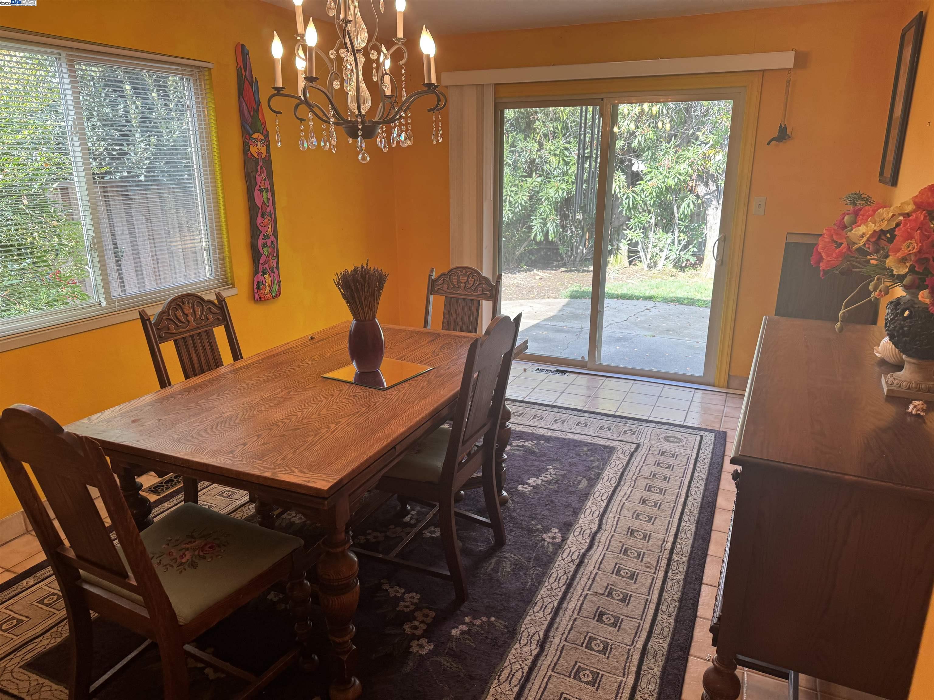 Detail Gallery Image 3 of 7 For 552 Ruth Way, Livermore,  CA 94550 - 3 Beds | 2 Baths