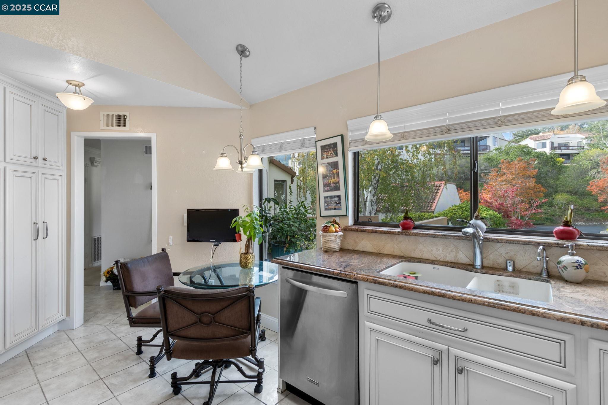 Detail Gallery Image 4 of 44 For 3258 Ptarmigan Dr 3b,  Walnut Creek,  CA 94595 - 3 Beds | 2 Baths