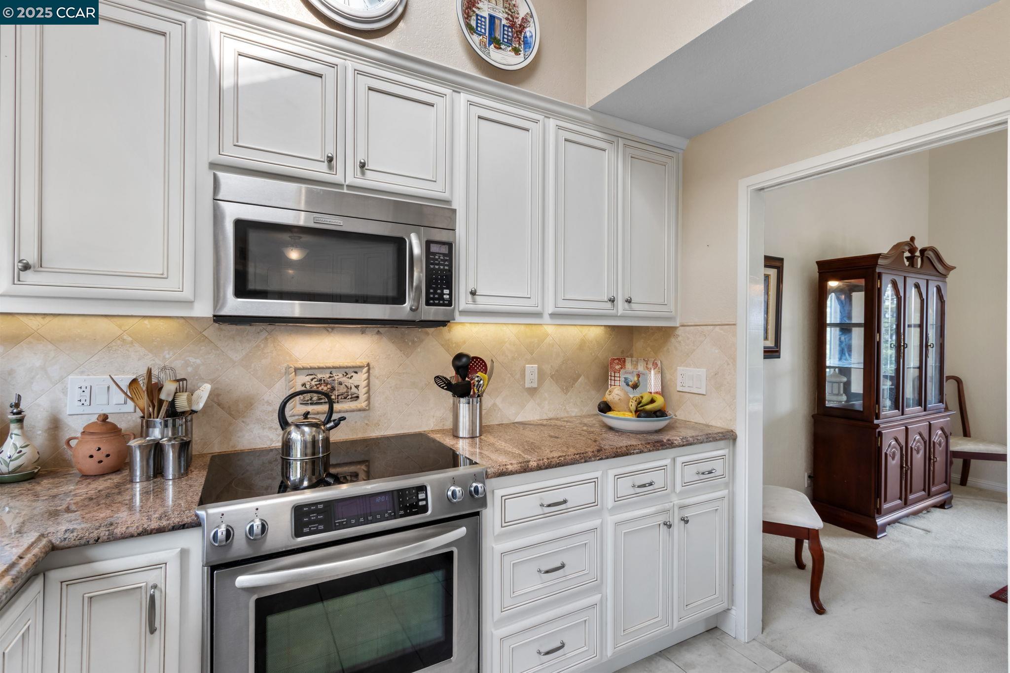 Detail Gallery Image 5 of 44 For 3258 Ptarmigan Dr 3b,  Walnut Creek,  CA 94595 - 3 Beds | 2 Baths