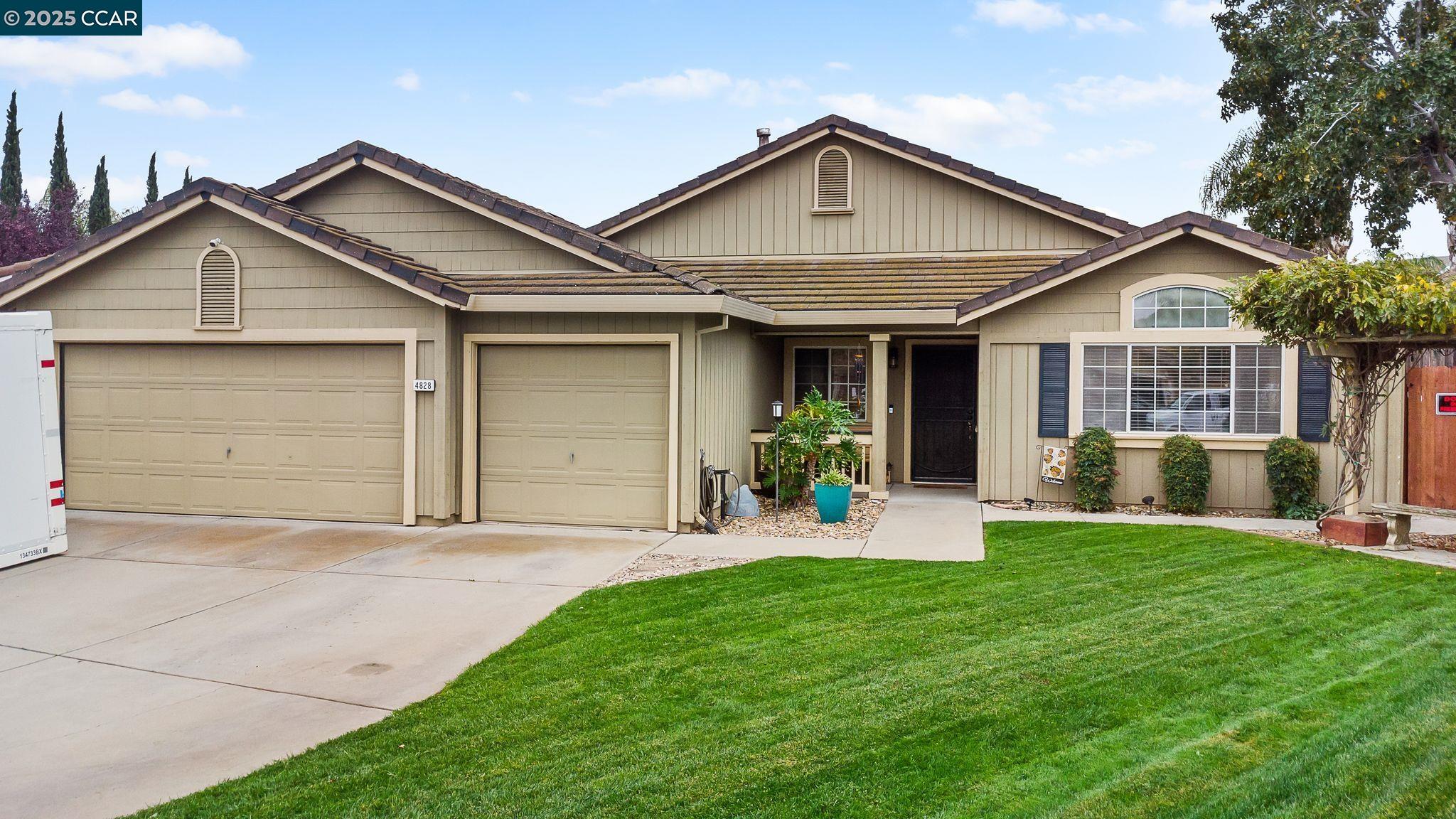 Detail Gallery Image 4 of 52 For 4828 Trenton St, Oakley,  CA 94561 - 4 Beds | 2 Baths