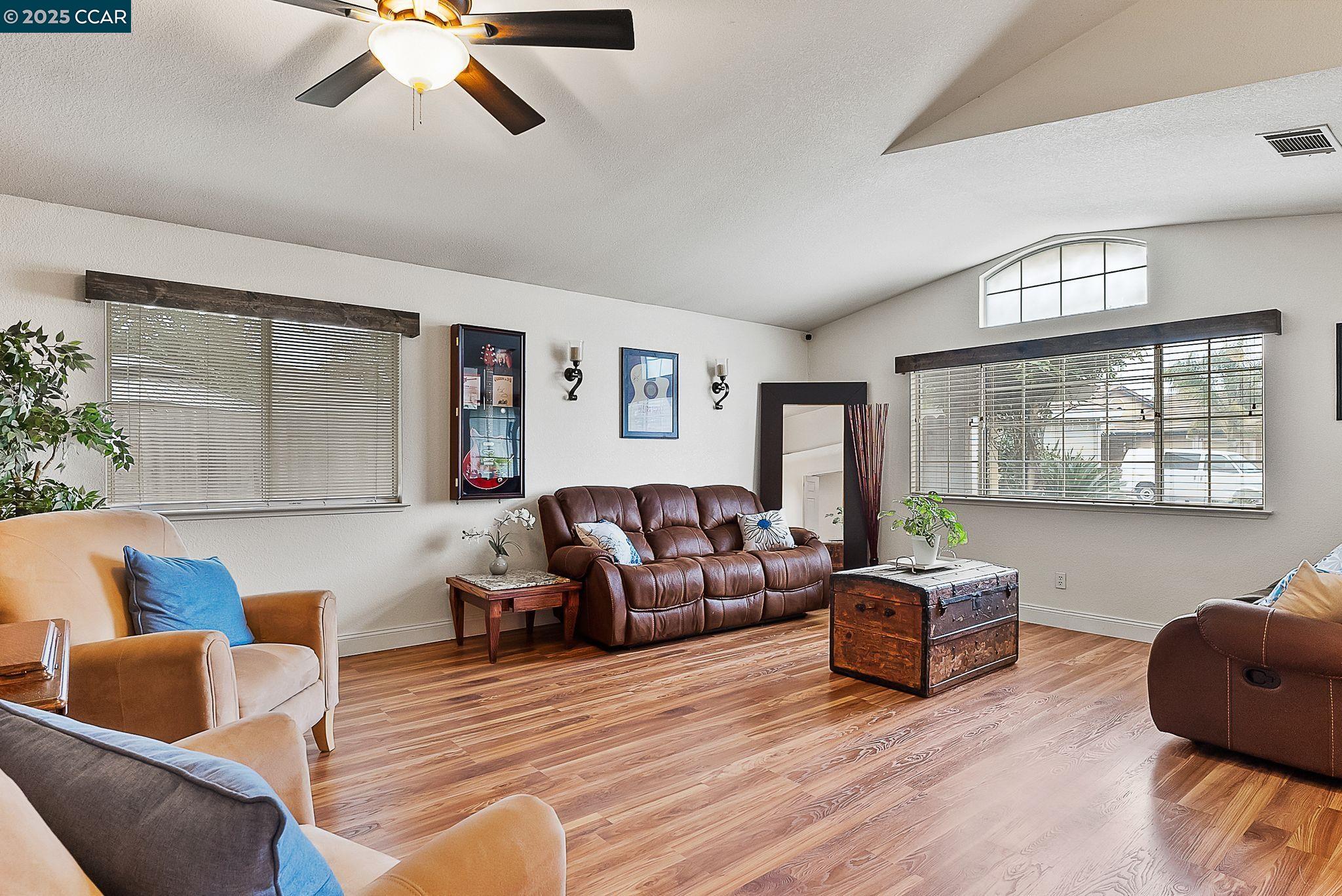 Detail Gallery Image 5 of 52 For 4828 Trenton St, Oakley,  CA 94561 - 4 Beds | 2 Baths