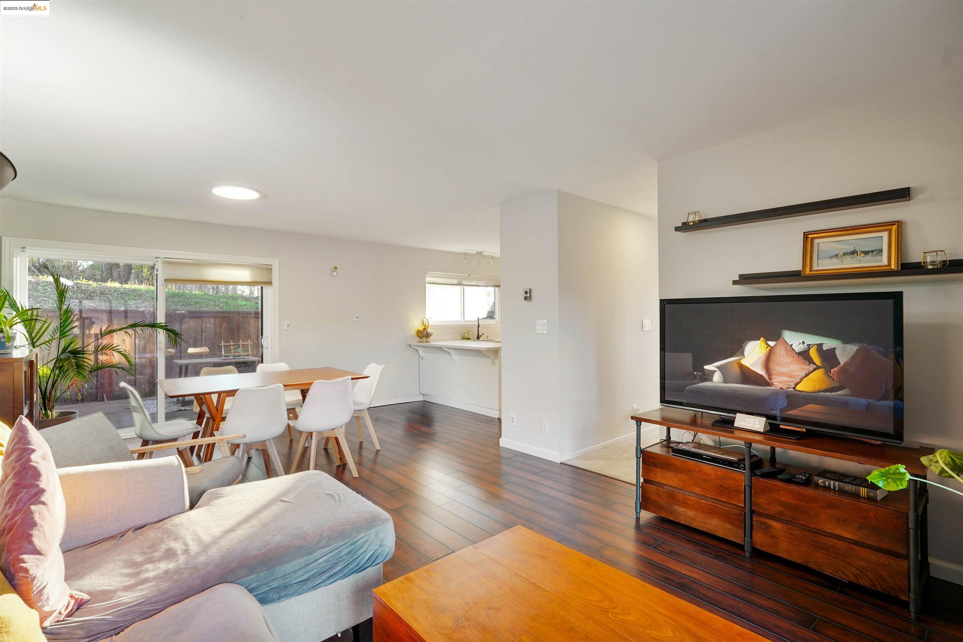 Detail Gallery Image 16 of 50 For 407 Vista Heights Rd, El Cerrito,  CA 94530 - 2 Beds | 2 Baths