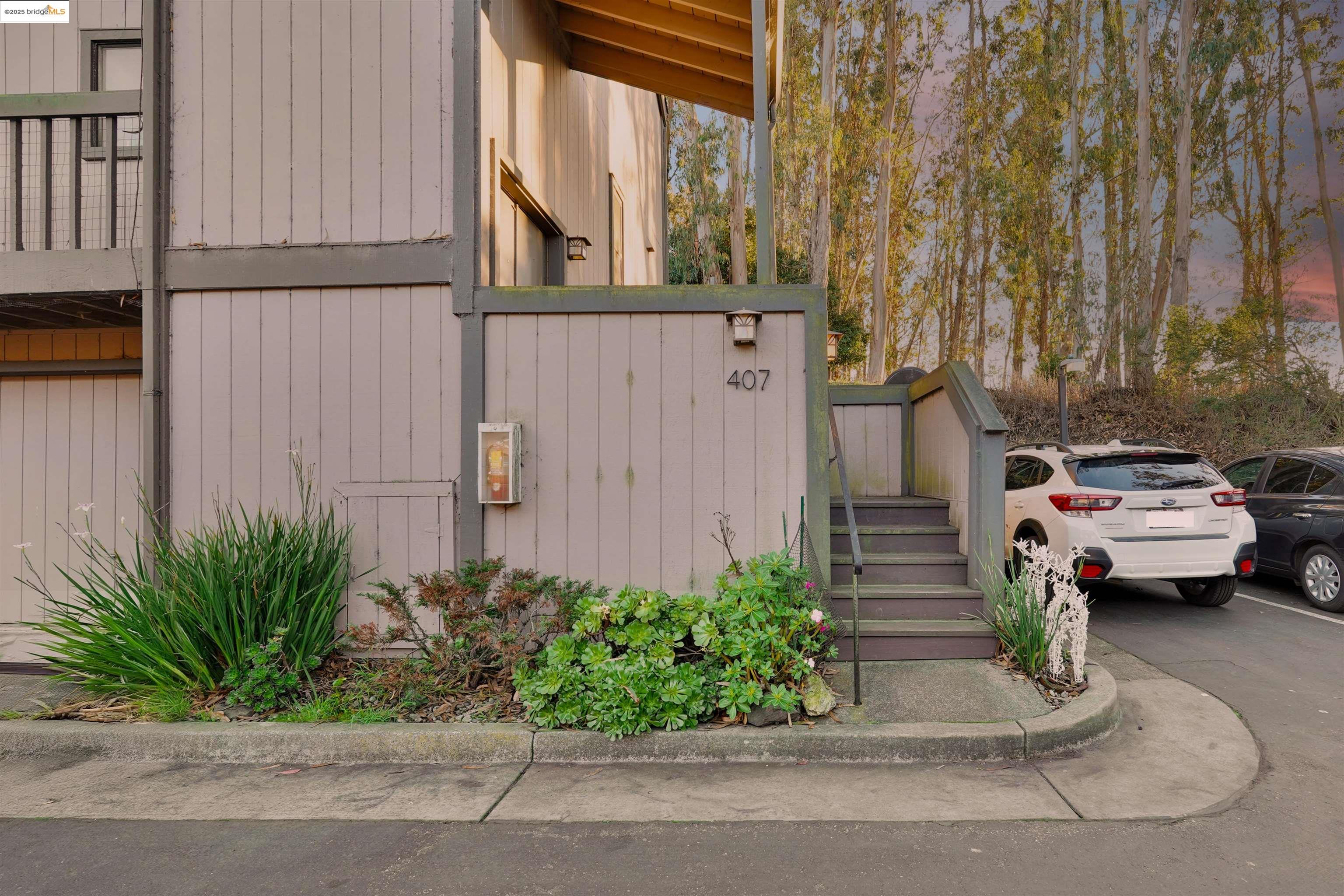 Detail Gallery Image 3 of 50 For 407 Vista Heights Rd, El Cerrito,  CA 94530 - 2 Beds | 2 Baths