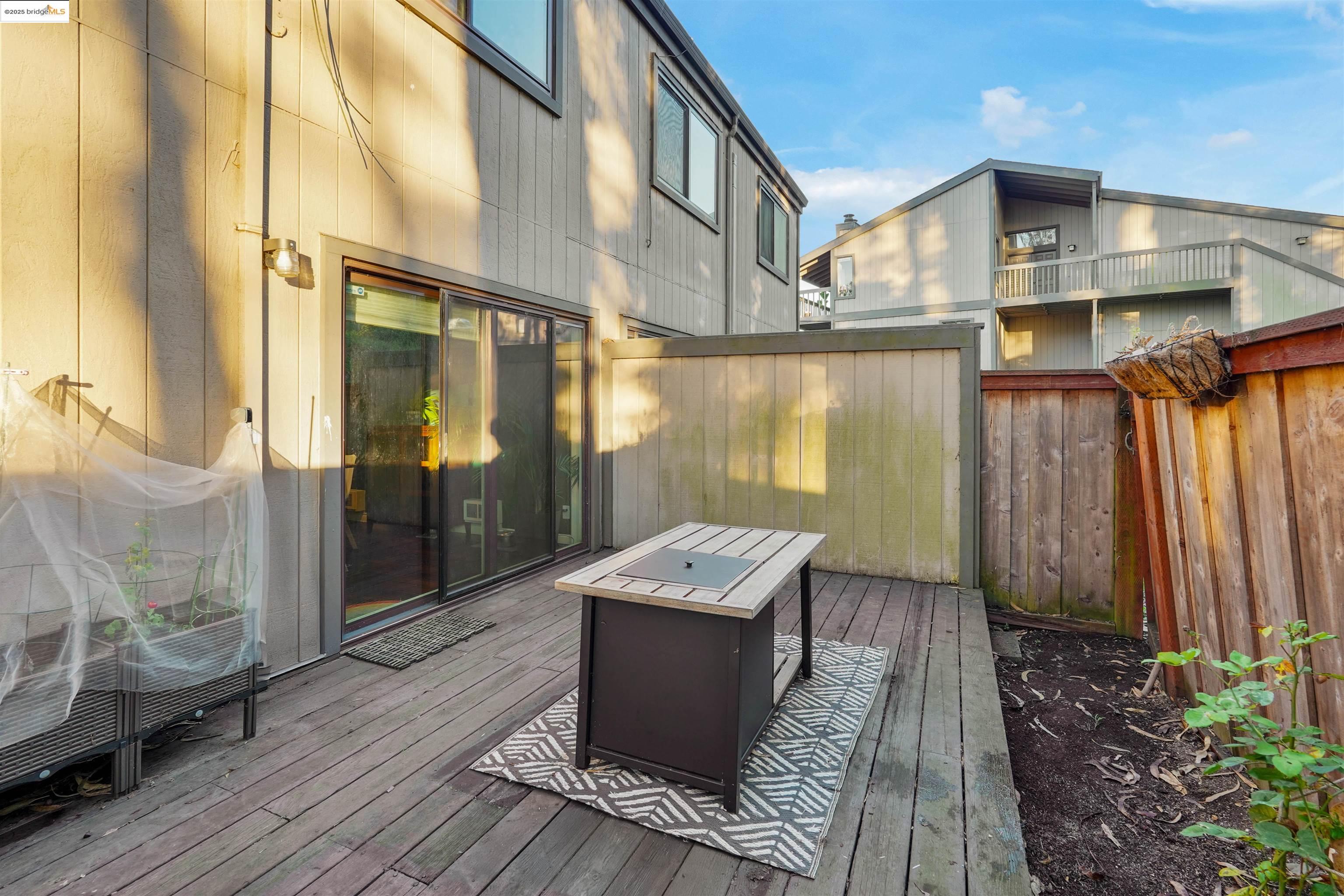 Detail Gallery Image 24 of 50 For 407 Vista Heights Rd, El Cerrito,  CA 94530 - 2 Beds | 2 Baths