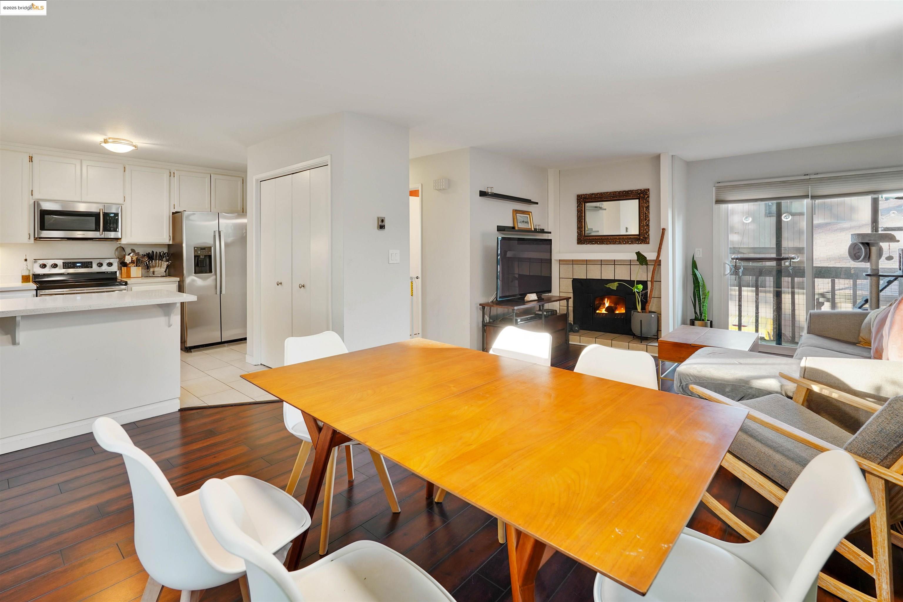 Detail Gallery Image 10 of 50 For 407 Vista Heights Rd, El Cerrito,  CA 94530 - 2 Beds | 2 Baths