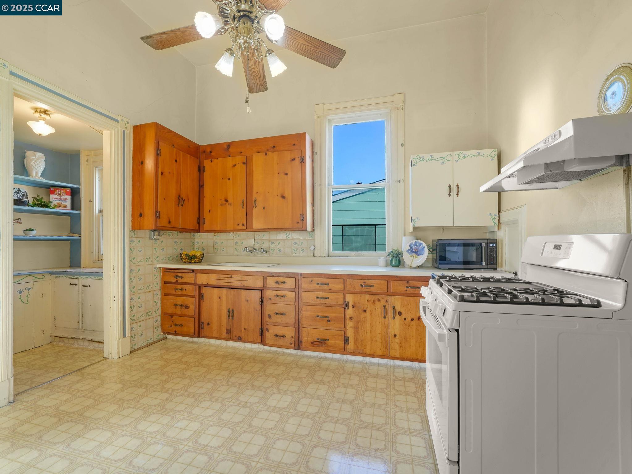 Detail Gallery Image 18 of 54 For 2154 Encinal Ave, Alameda,  CA 94501 - 2 Beds | 2 Baths