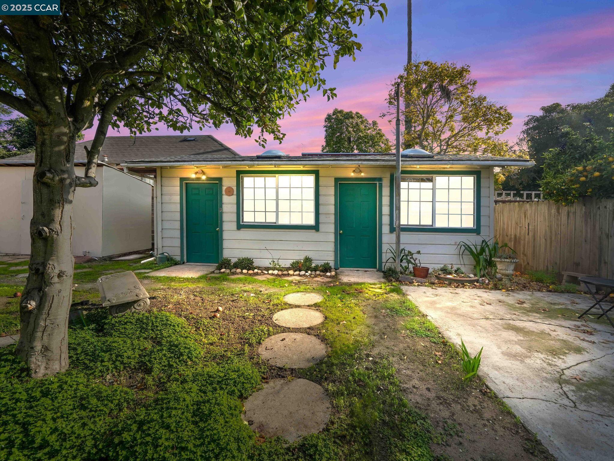 Detail Gallery Image 30 of 54 For 2154 Encinal Ave, Alameda,  CA 94501 - 2 Beds | 2 Baths