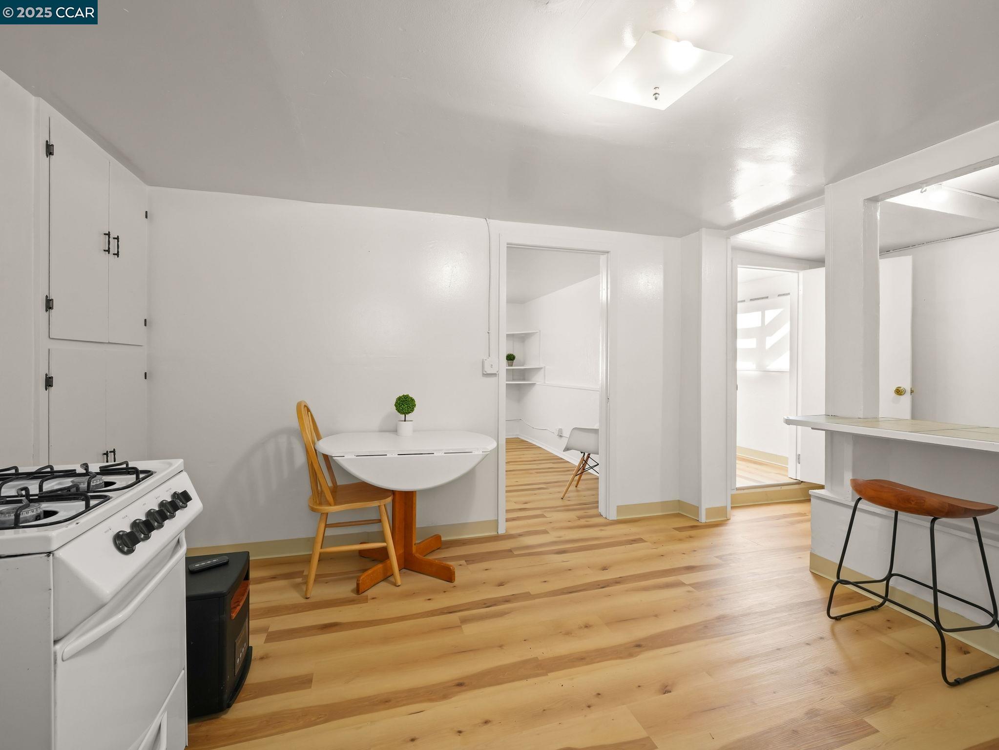 Detail Gallery Image 33 of 54 For 2154 Encinal Ave, Alameda,  CA 94501 - 2 Beds | 2 Baths